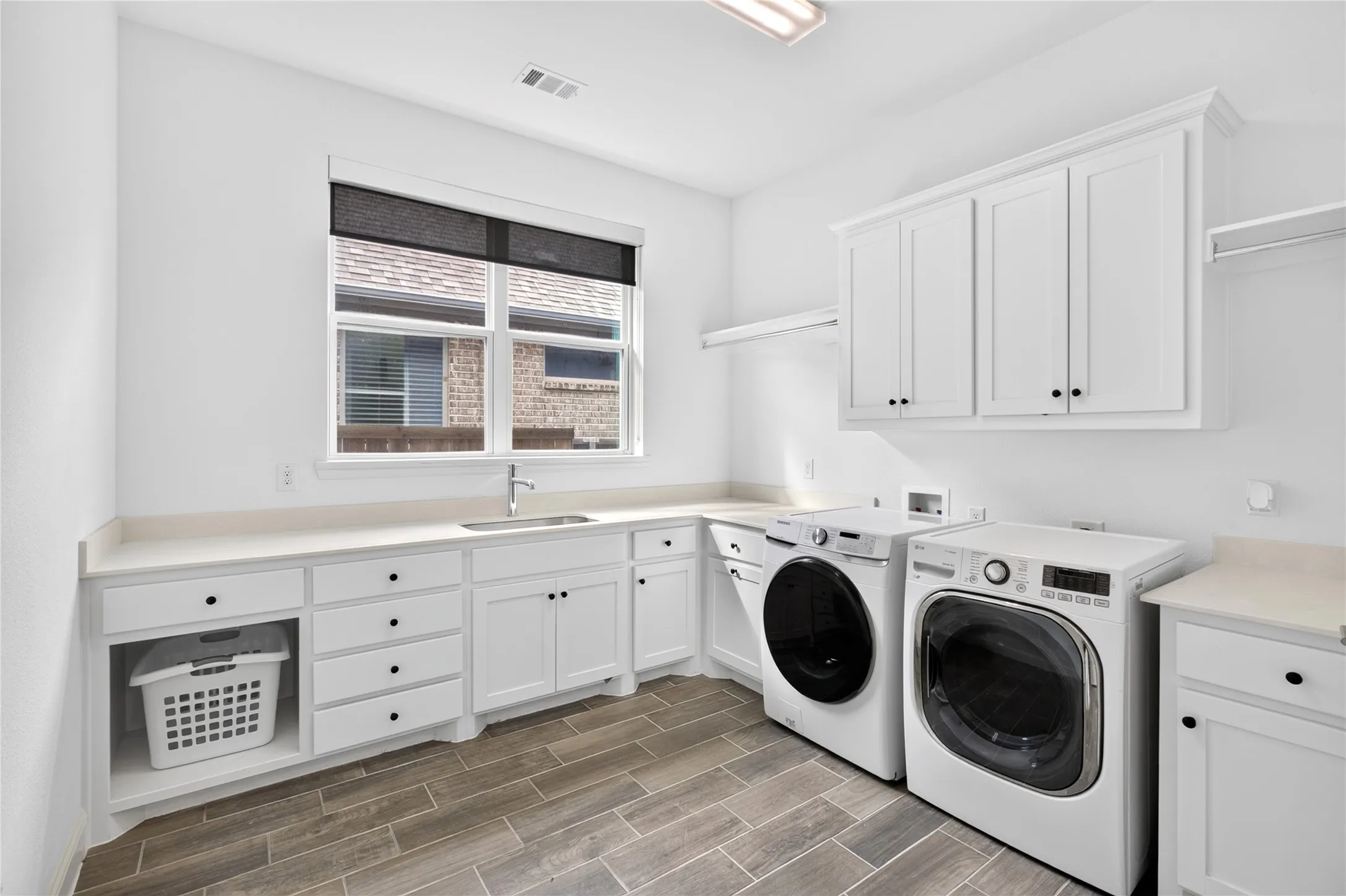 Single Family Residence For Sale in Denton County , 2304 Westlake Court, Carrollton, Texas 75010, 3 Bedroom, 3 Bathroom, 2 Garage spaces, 2,320 Sqft, built in 2017, mls#21355075, Real Estate Agent in Carrollton, Homes For Sale in Denton county, Homes For Sale in Carrollton, Realtor in Carrollton Texas, Real Estate Brokerage Independent Realty Texas, Luminita Cordes Realtor