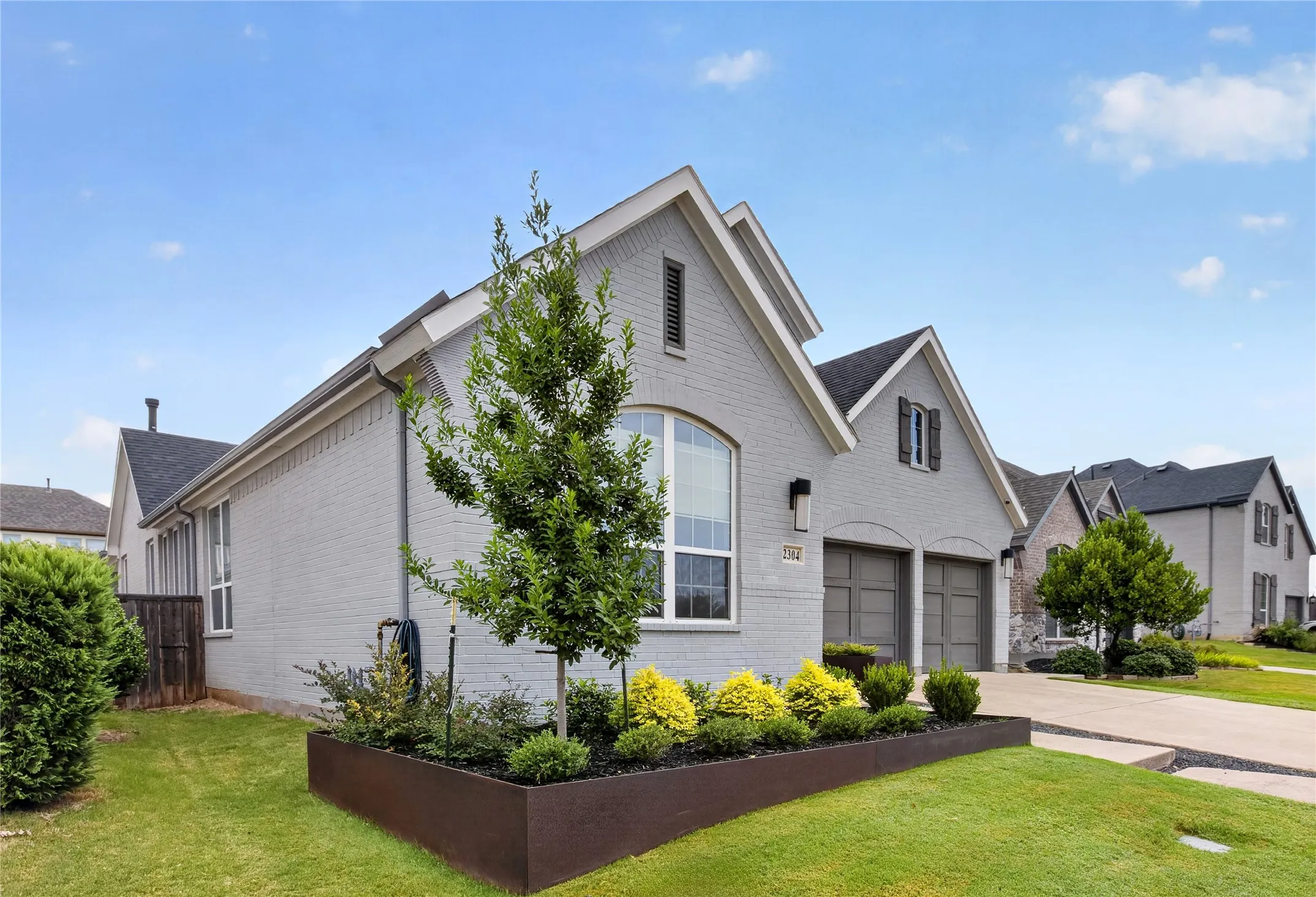 Single Family Residence For Sale in Denton County , 2304 Westlake Court, Carrollton, Texas 75010, 3 Bedroom, 3 Bathroom, 2 Garage spaces, 2,320 Sqft, built in 2017, mls#21355075, Real Estate Agent in Carrollton, Homes For Sale in Denton county, Homes For Sale in Carrollton, Realtor in Carrollton Texas, Real Estate Brokerage Independent Realty Texas, Luminita Cordes Realtor