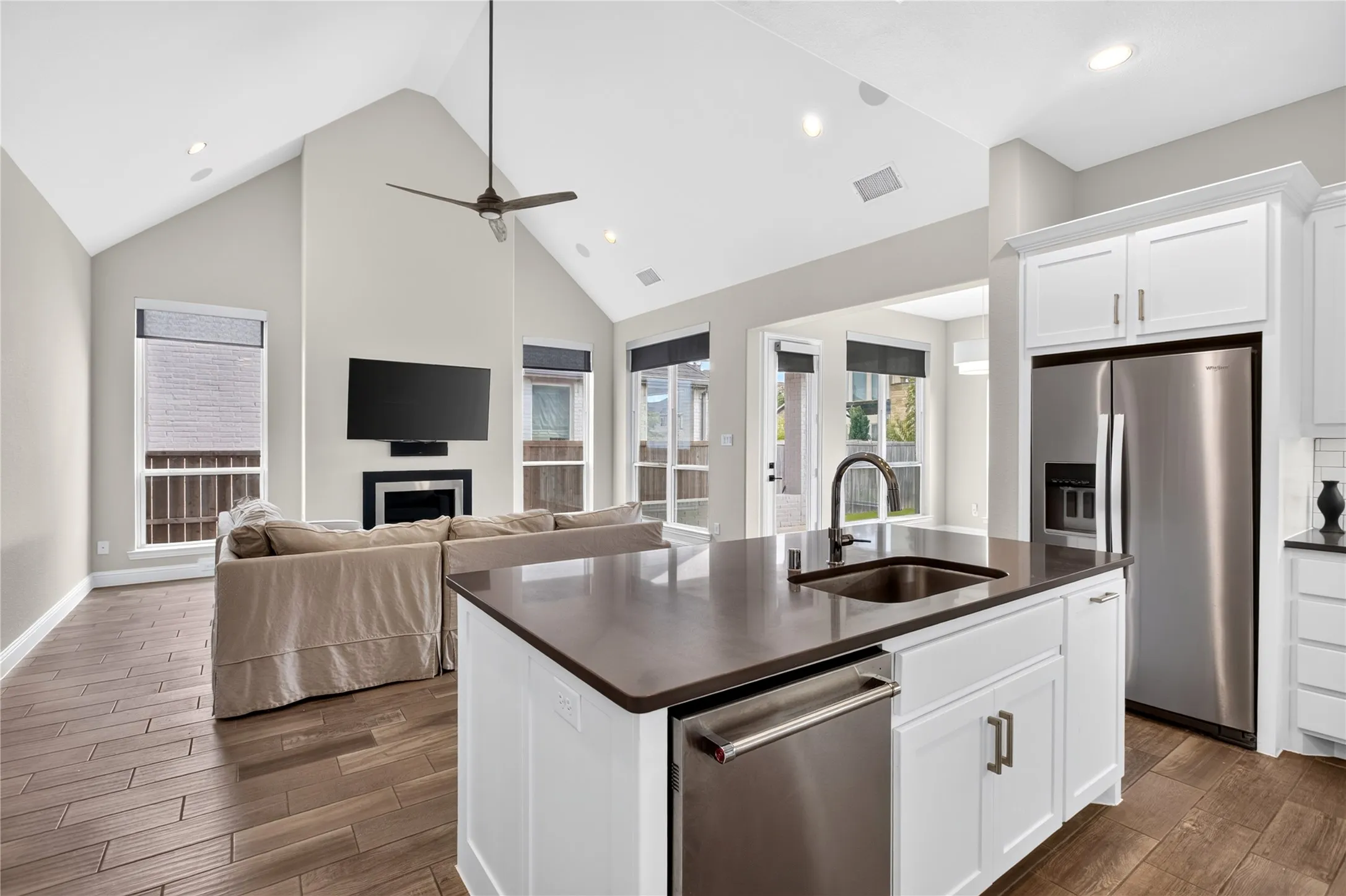 Single Family Residence For Sale in Denton County , 2304 Westlake Court, Carrollton, Texas 75010, 3 Bedroom, 3 Bathroom, 2 Garage spaces, 2,320 Sqft, built in 2017, mls#21355075, Real Estate Agent in Carrollton, Homes For Sale in Denton county, Homes For Sale in Carrollton, Realtor in Carrollton Texas, Real Estate Brokerage Independent Realty Texas, Luminita Cordes Realtor