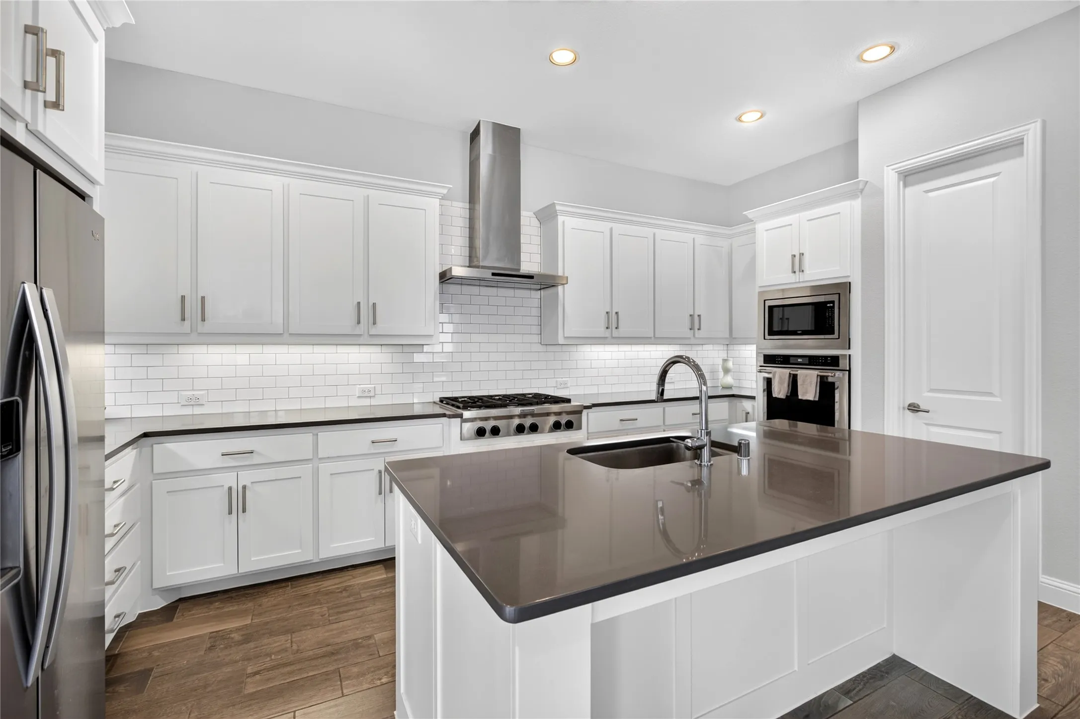 Single Family Residence For Sale in Denton County , 2304 Westlake Court, Carrollton, Texas 75010, 3 Bedroom, 3 Bathroom, 2 Garage spaces, 2,320 Sqft, built in 2017, mls#21355075, Real Estate Agent in Carrollton, Homes For Sale in Denton county, Homes For Sale in Carrollton, Realtor in Carrollton Texas, Real Estate Brokerage Independent Realty Texas, Luminita Cordes Realtor