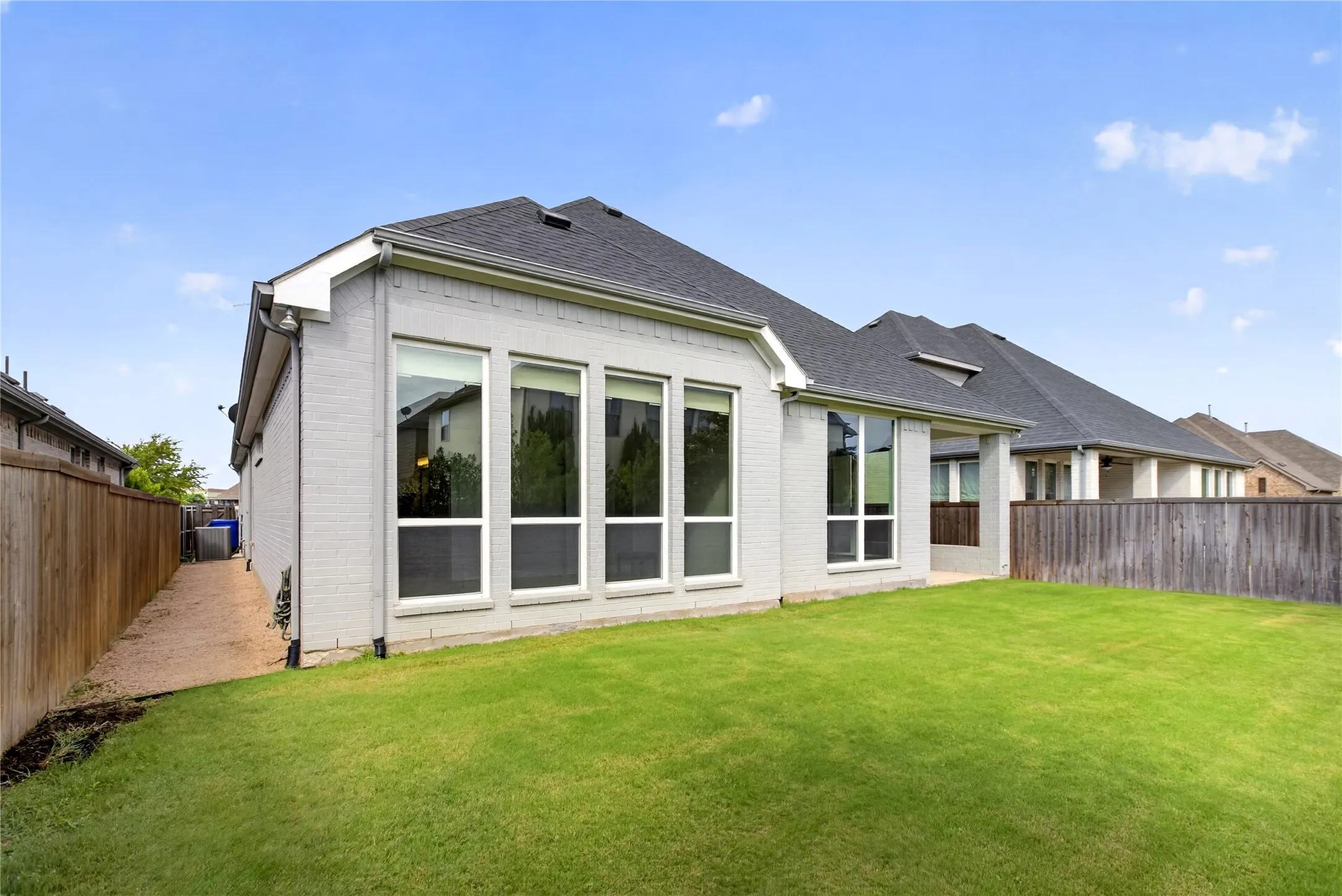 Single Family Residence For Sale in Denton County , 2304 Westlake Court, Carrollton, Texas 75010, 3 Bedroom, 3 Bathroom, 2 Garage spaces, 2,320 Sqft, built in 2017, mls#21355075, Real Estate Agent in Carrollton, Homes For Sale in Denton county, Homes For Sale in Carrollton, Realtor in Carrollton Texas, Real Estate Brokerage Independent Realty Texas, Luminita Cordes Realtor