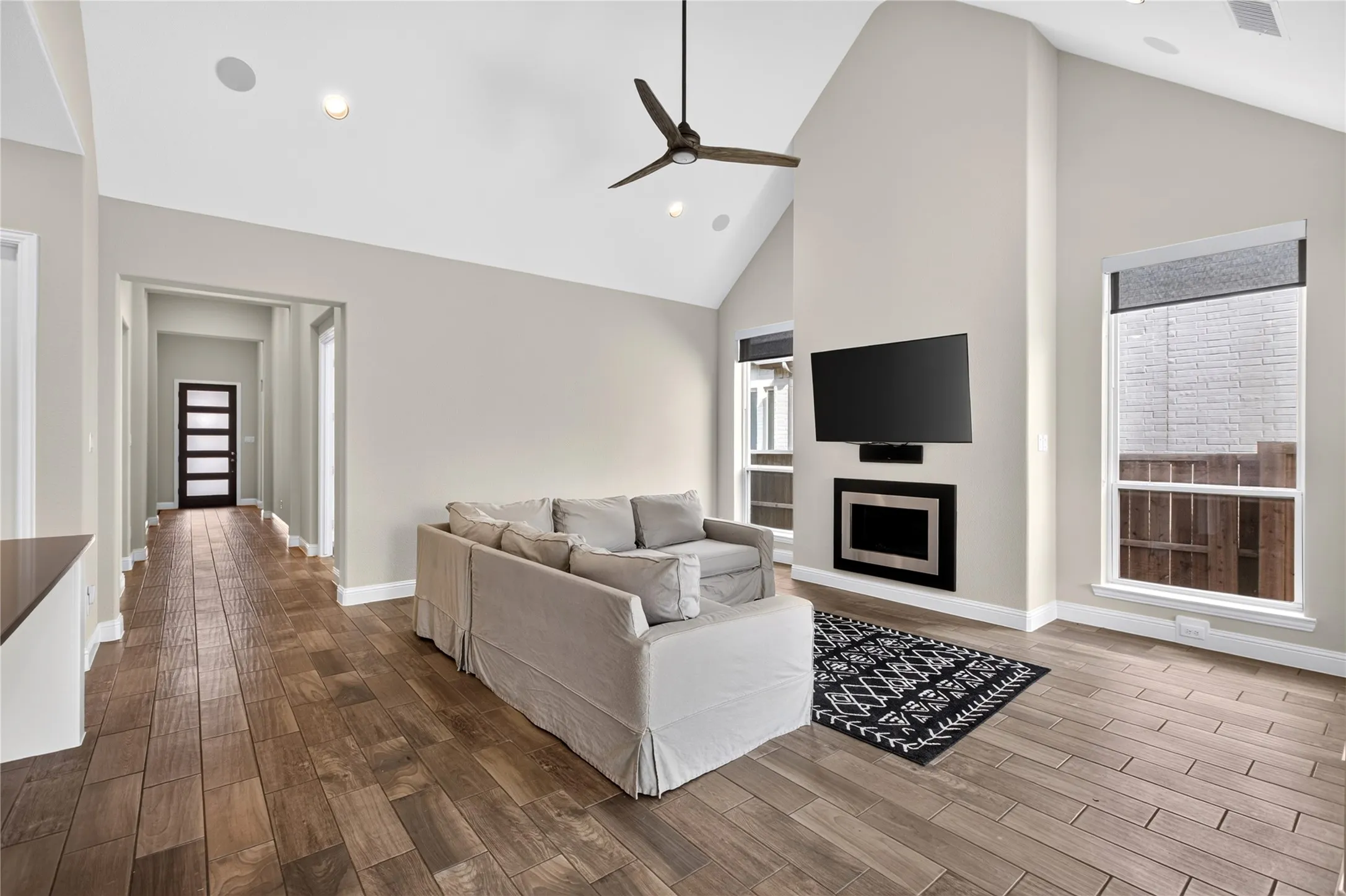 Single Family Residence For Sale in Denton County , 2304 Westlake Court, Carrollton, Texas 75010, 3 Bedroom, 3 Bathroom, 2 Garage spaces, 2,320 Sqft, built in 2017, mls#21355075, Real Estate Agent in Carrollton, Homes For Sale in Denton county, Homes For Sale in Carrollton, Realtor in Carrollton Texas, Real Estate Brokerage Independent Realty Texas, Luminita Cordes Realtor
