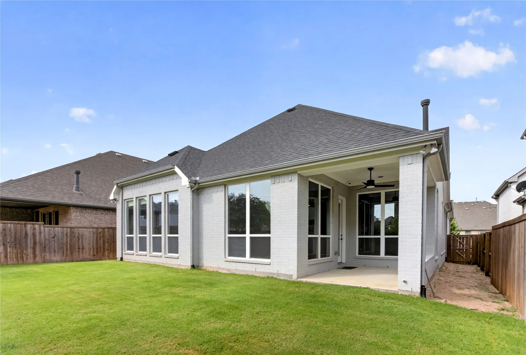 Single Family Residence For Sale in Denton County , 2304 Westlake Court, Carrollton, Texas 75010, 3 Bedroom, 3 Bathroom, 2 Garage spaces, 2,320 Sqft, built in 2017, mls#21355075, Real Estate Agent in Carrollton, Homes For Sale in Denton county, Homes For Sale in Carrollton, Realtor in Carrollton Texas, Real Estate Brokerage Independent Realty Texas, Luminita Cordes Realtor