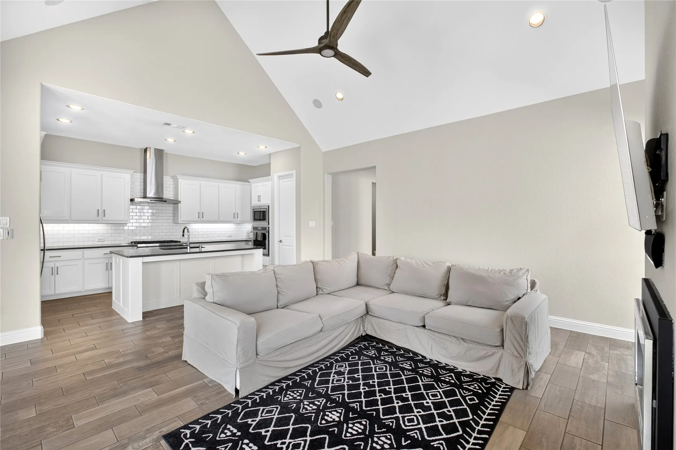Single Family Residence For Sale in Denton County , 2304 Westlake Court, Carrollton, Texas 75010, 3 Bedroom, 3 Bathroom, 2 Garage spaces, 2,320 Sqft, built in 2017, mls#21355075, Real Estate Agent in Carrollton, Homes For Sale in Denton county, Homes For Sale in Carrollton, Realtor in Carrollton Texas, Real Estate Brokerage Independent Realty Texas, Luminita Cordes Realtor