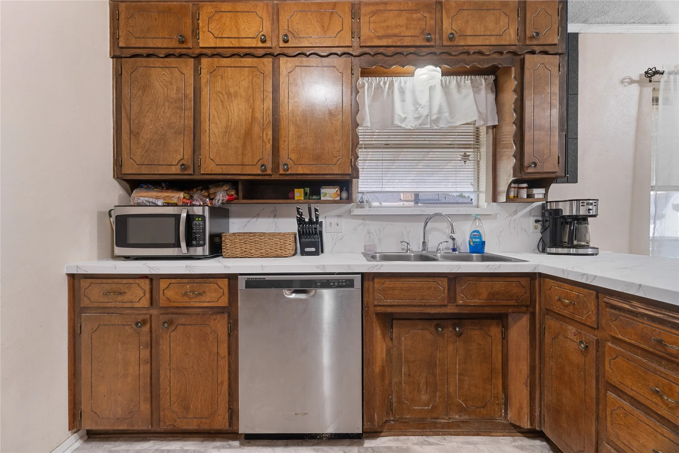 Stainless dishwasher finishes off your newer kitchen appliances