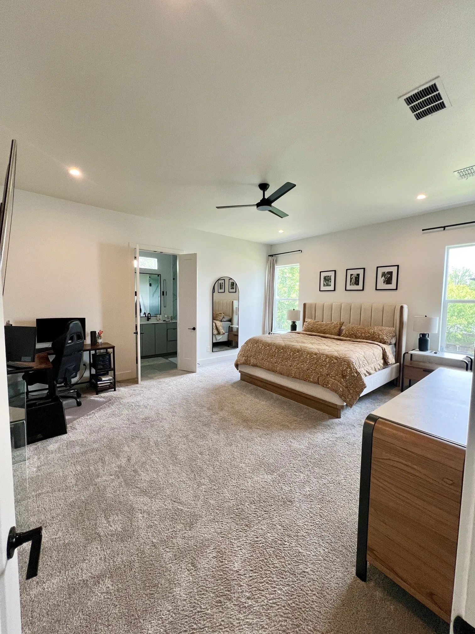 Single Family Residence For Rent in Dallas County , 2407 Crossman Avenue, Dallas, Texas 75212, 3 Bedroom, 3 Bathroom, Garage spaces, 2,174 Sqft, built in 2022, Price $3,750, mls#21354640, Real Estate Agent in Dallas, Homes For Rent in Dallas county, Homes For Rent in Dallas, Realtor in Dallas Texas, Real Estate Brokerage Independent Realty Texas, Luminita Cordes Realtor