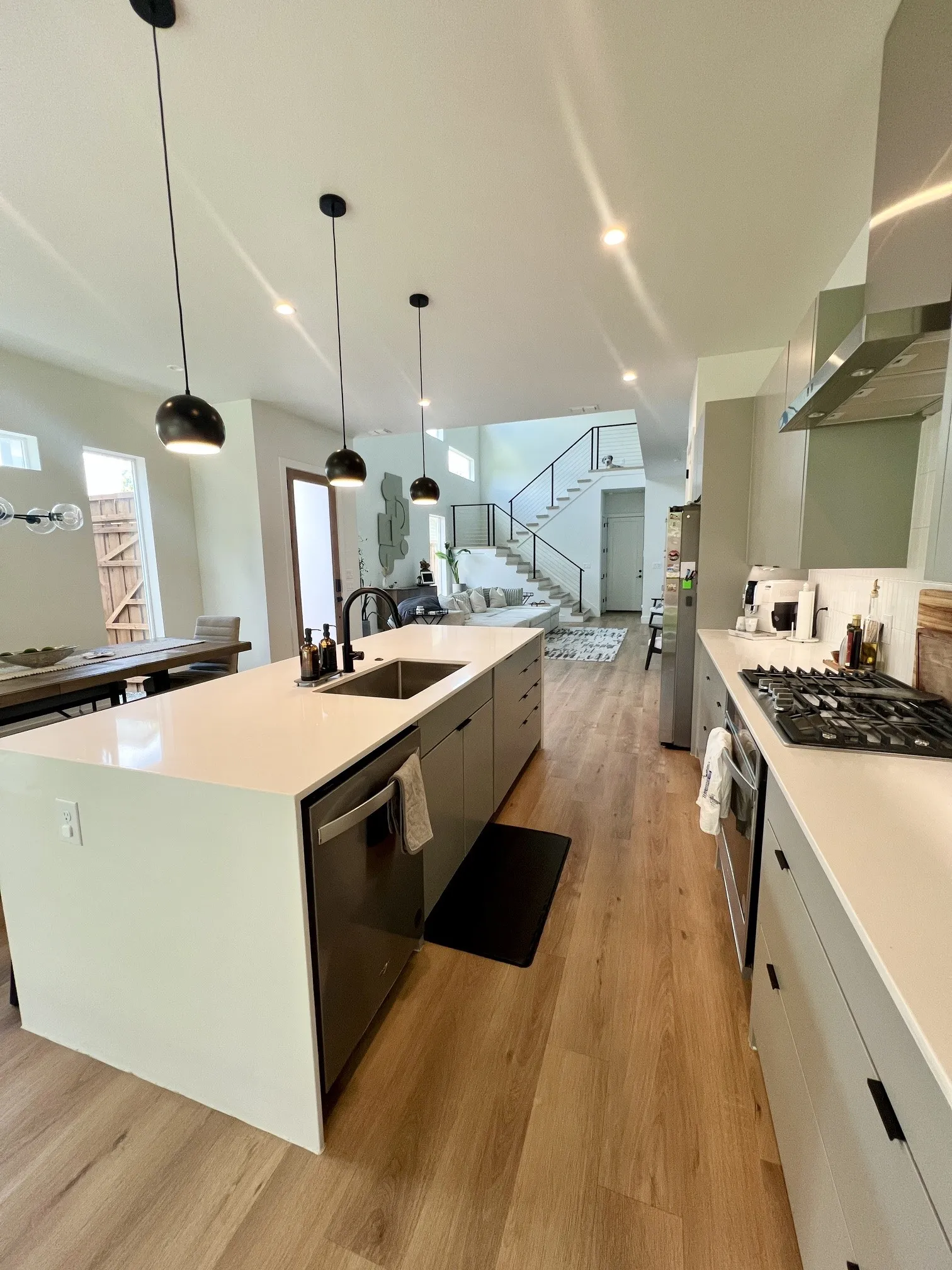 Single Family Residence For Rent in Dallas County , 2407 Crossman Avenue, Dallas, Texas 75212, 3 Bedroom, 3 Bathroom, Garage spaces, 2,174 Sqft, built in 2022, Price $3,750, mls#21354640, Real Estate Agent in Dallas, Homes For Rent in Dallas county, Homes For Rent in Dallas, Realtor in Dallas Texas, Real Estate Brokerage Independent Realty Texas, Luminita Cordes Realtor