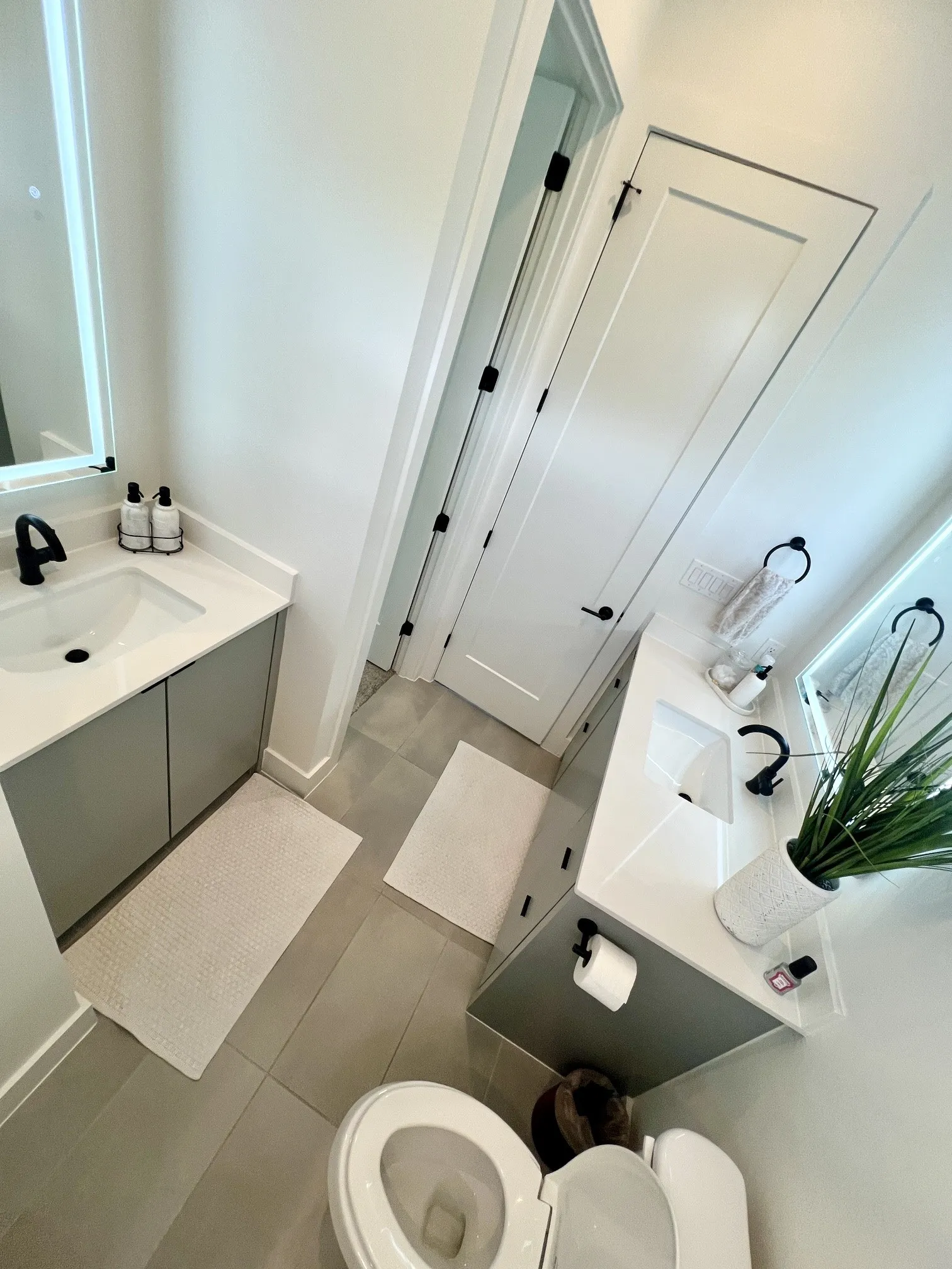 Single Family Residence For Rent in Dallas County , 2407 Crossman Avenue, Dallas, Texas 75212, 3 Bedroom, 3 Bathroom, Garage spaces, 2,174 Sqft, built in 2022, Price $3,750, mls#21354640, Real Estate Agent in Dallas, Homes For Rent in Dallas county, Homes For Rent in Dallas, Realtor in Dallas Texas, Real Estate Brokerage Independent Realty Texas, Luminita Cordes Realtor