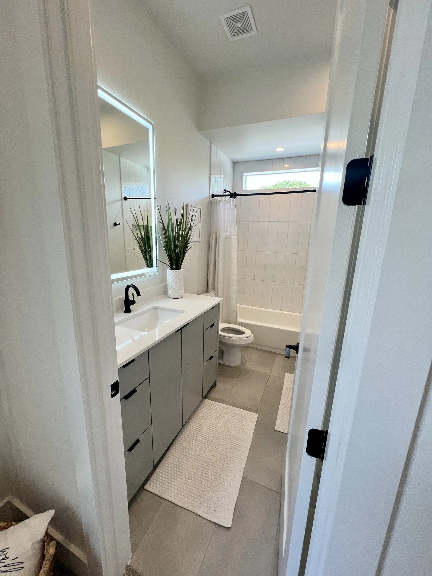 Single Family Residence For Rent in Dallas County , 2407 Crossman Avenue, Dallas, Texas 75212, 3 Bedroom, 3 Bathroom, Garage spaces, 2,174 Sqft, built in 2022, Price $3,750, mls#21354640, Real Estate Agent in Dallas, Homes For Rent in Dallas county, Homes For Rent in Dallas, Realtor in Dallas Texas, Real Estate Brokerage Independent Realty Texas, Luminita Cordes Realtor