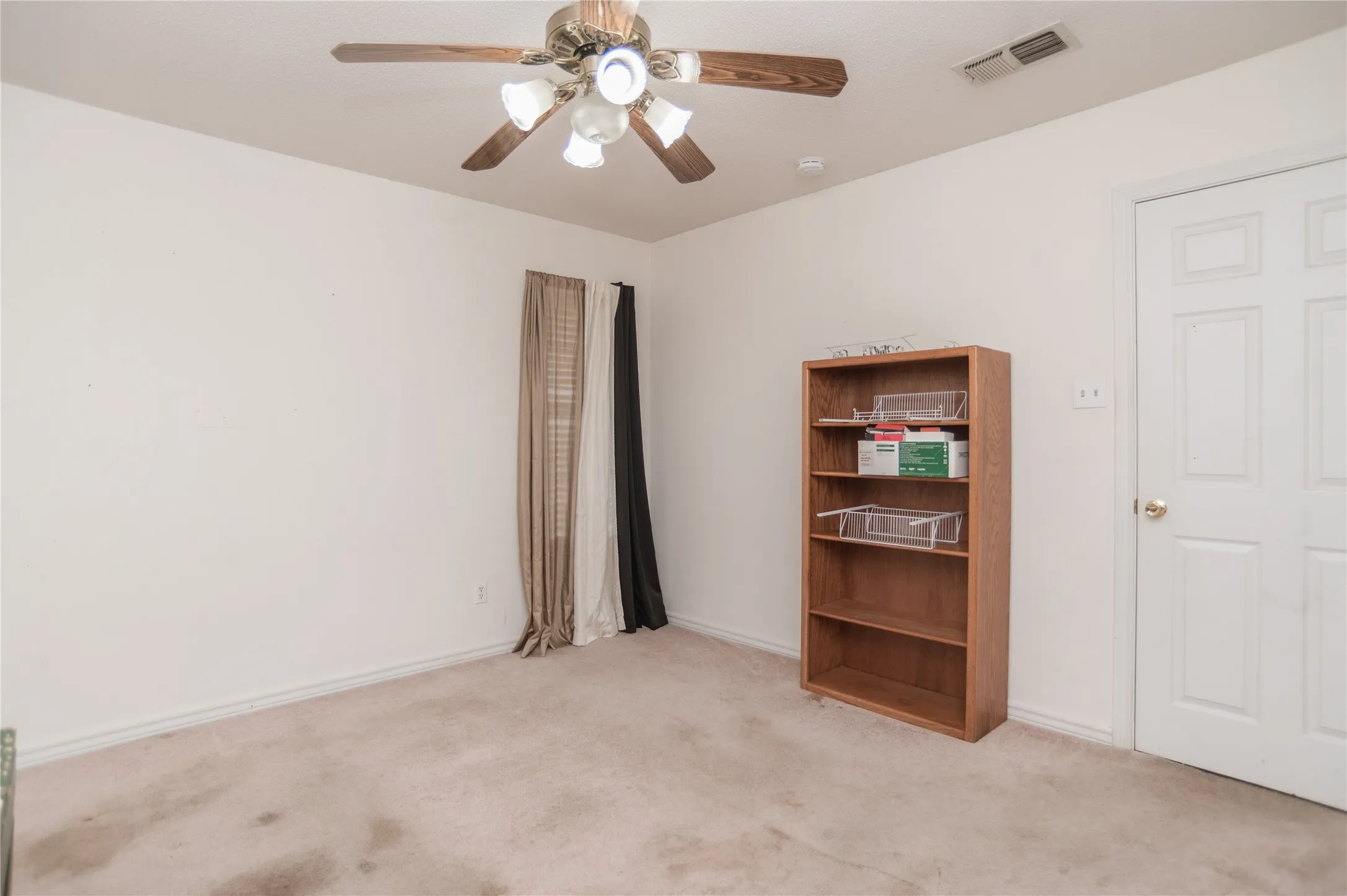 Single Family Residence For Sale in Erath County , 101 Scenic Drive, Dublin, Texas 76446, 3 Bedroom, 2 Bathroom, Garage spaces, 1,932 Sqft, built in 1995, mls#21355293, Real Estate Agent in Dublin, Homes For Sale in Erath county, Homes For Sale in Dublin, Realtor in Dublin Texas, Real Estate Brokerage Independent Realty Texas, Luminita Cordes Realtor
