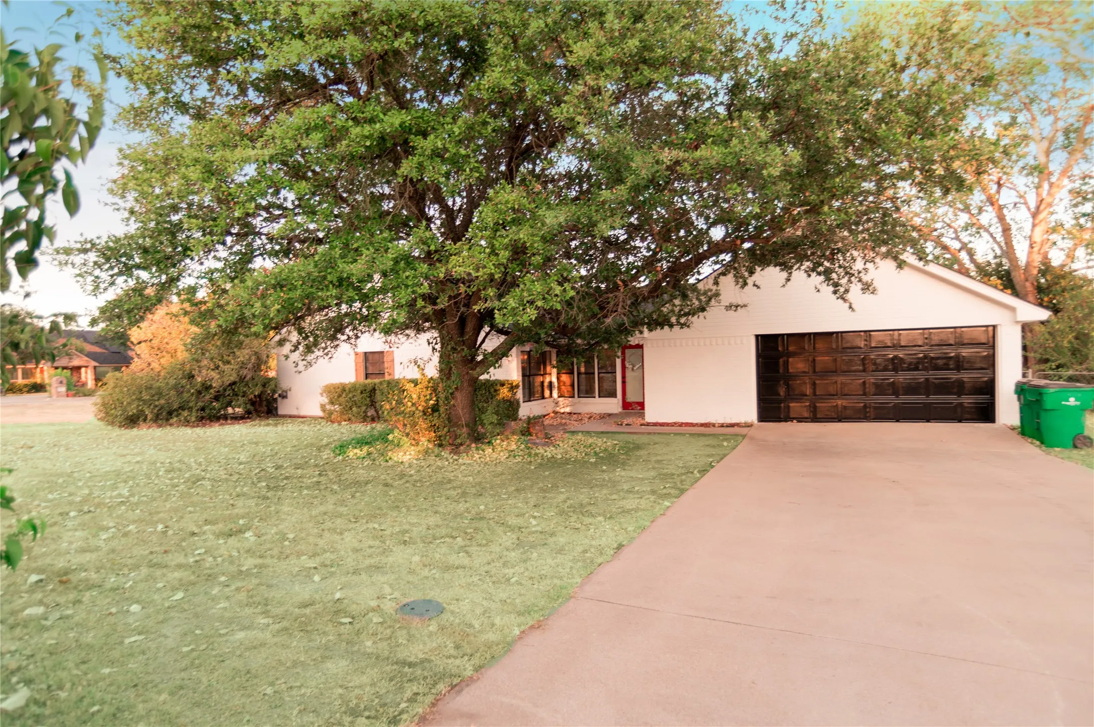 Single Family Residence For Sale in Erath County , 101 Scenic Drive, Dublin, Texas 76446, 3 Bedroom, 2 Bathroom, Garage spaces, 1,932 Sqft, built in 1995, mls#21355293, Real Estate Agent in Dublin, Homes For Sale in Erath county, Homes For Sale in Dublin, Realtor in Dublin Texas, Real Estate Brokerage Independent Realty Texas, Luminita Cordes Realtor