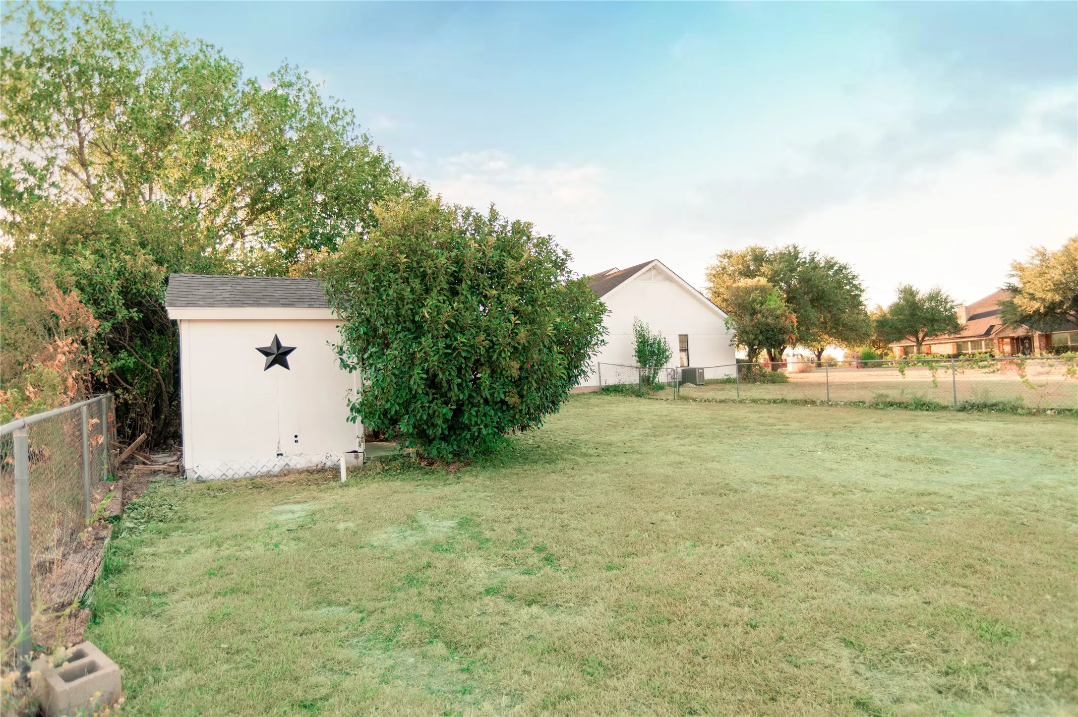 Single Family Residence For Sale in Erath County , 101 Scenic Drive, Dublin, Texas 76446, 3 Bedroom, 2 Bathroom, Garage spaces, 1,932 Sqft, built in 1995, mls#21355293, Real Estate Agent in Dublin, Homes For Sale in Erath county, Homes For Sale in Dublin, Realtor in Dublin Texas, Real Estate Brokerage Independent Realty Texas, Luminita Cordes Realtor