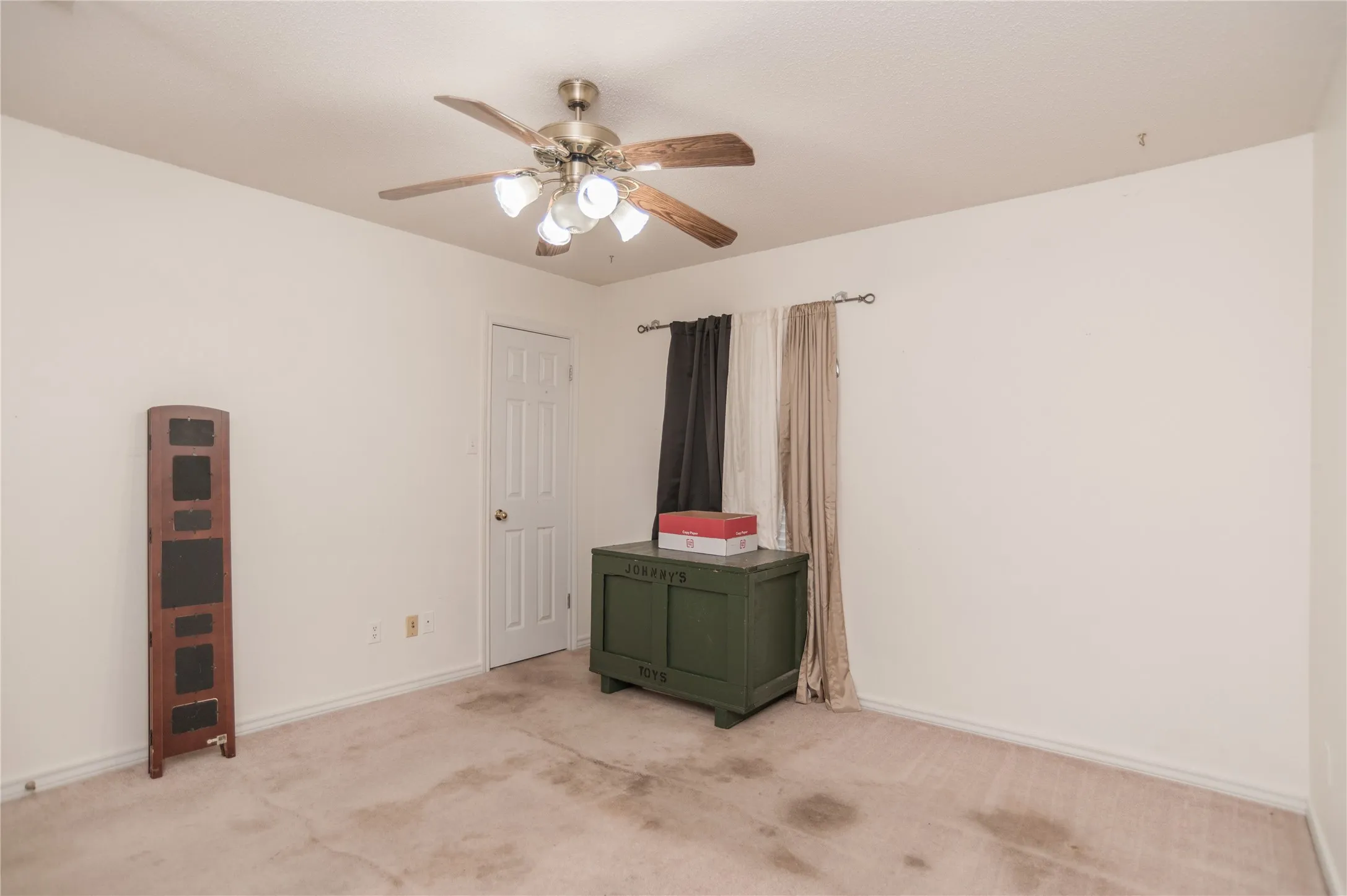 Single Family Residence For Sale in Erath County , 101 Scenic Drive, Dublin, Texas 76446, 3 Bedroom, 2 Bathroom, Garage spaces, 1,932 Sqft, built in 1995, mls#21355293, Real Estate Agent in Dublin, Homes For Sale in Erath county, Homes For Sale in Dublin, Realtor in Dublin Texas, Real Estate Brokerage Independent Realty Texas, Luminita Cordes Realtor