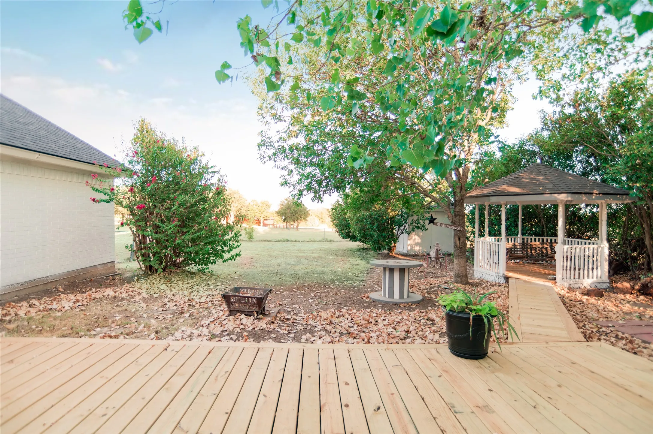 Single Family Residence For Sale in Erath County , 101 Scenic Drive, Dublin, Texas 76446, 3 Bedroom, 2 Bathroom, Garage spaces, 1,932 Sqft, built in 1995, mls#21355293, Real Estate Agent in Dublin, Homes For Sale in Erath county, Homes For Sale in Dublin, Realtor in Dublin Texas, Real Estate Brokerage Independent Realty Texas, Luminita Cordes Realtor