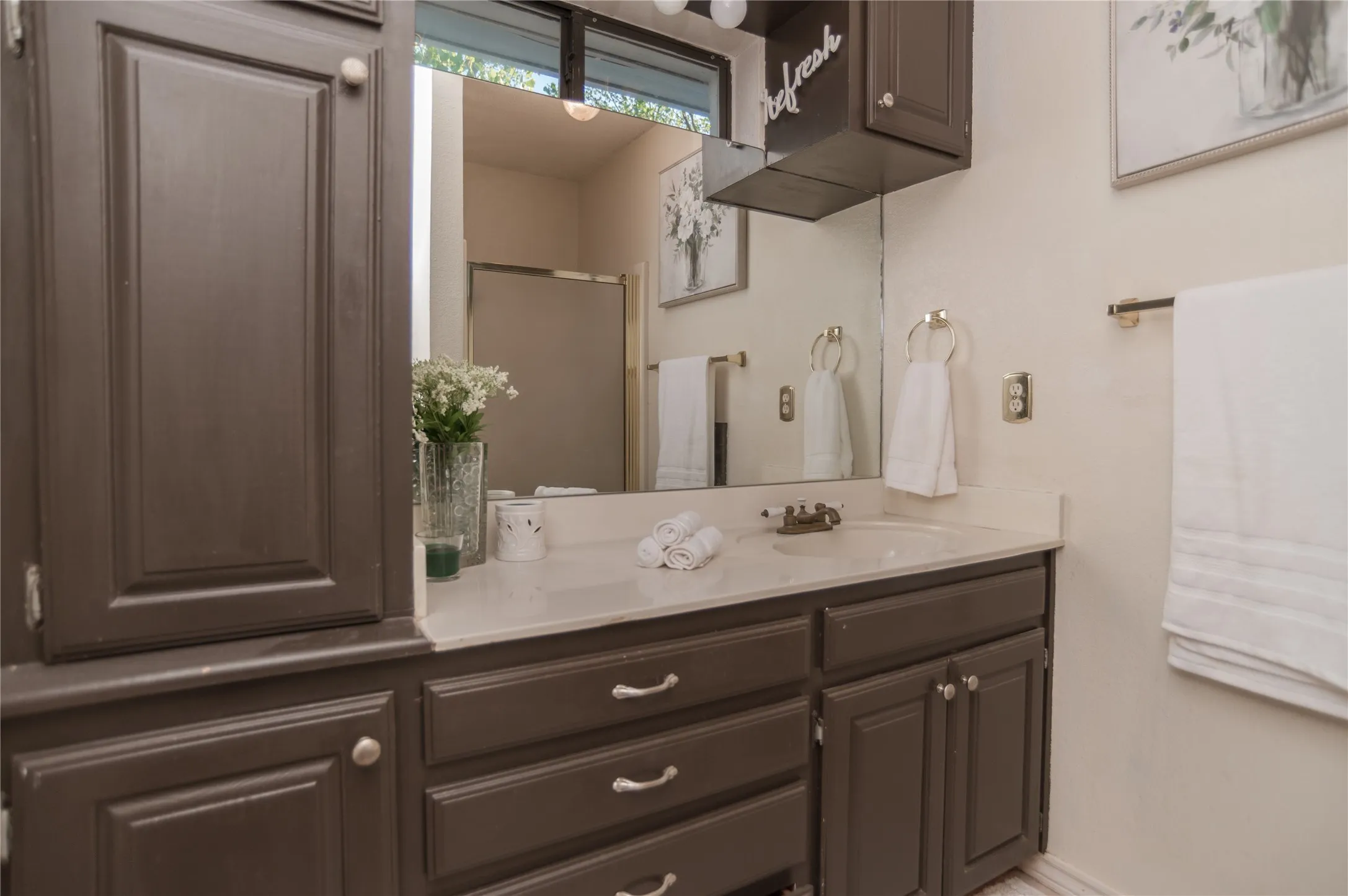 Single Family Residence For Sale in Erath County , 101 Scenic Drive, Dublin, Texas 76446, 3 Bedroom, 2 Bathroom, Garage spaces, 1,932 Sqft, built in 1995, mls#21355293, Real Estate Agent in Dublin, Homes For Sale in Erath county, Homes For Sale in Dublin, Realtor in Dublin Texas, Real Estate Brokerage Independent Realty Texas, Luminita Cordes Realtor