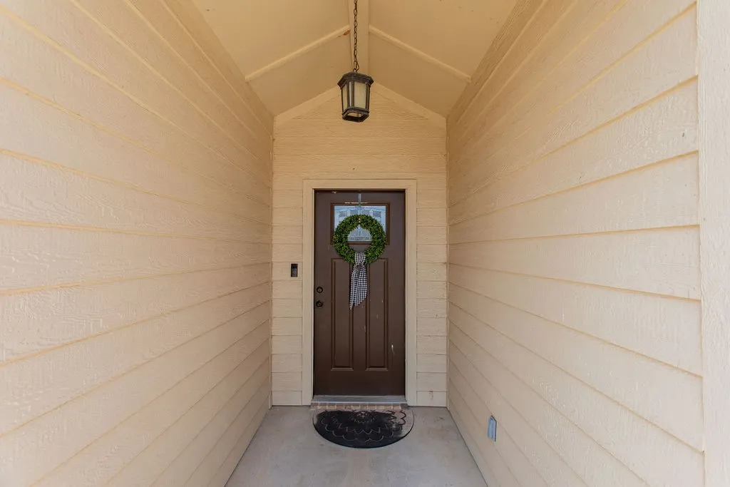 Single Family Residence For Sale in Smith County , 14308 CR 452, Lindale, Texas 75771, 3 Bedroom, 2 Bathroom, 2 Garage spaces, 1,545 Sqft, built in 2018, Price $299,000, mls#21355299, Real Estate Agent in Lindale, Homes For Sale in Smith county, Homes For Sale in Lindale, Realtor in Lindale Texas, Real Estate Brokerage Independent Realty Texas, Luminita Cordes Realtor