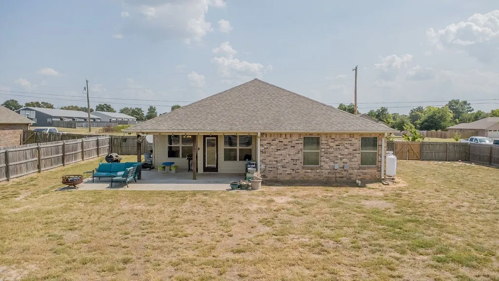 Single Family Residence For Sale in Smith County , 14308 CR 452, Lindale, Texas 75771, 3 Bedroom, 2 Bathroom, 2 Garage spaces, 1,545 Sqft, built in 2018, Price $299,000, mls#21355299, Real Estate Agent in Lindale, Homes For Sale in Smith county, Homes For Sale in Lindale, Realtor in Lindale Texas, Real Estate Brokerage Independent Realty Texas, Luminita Cordes Realtor