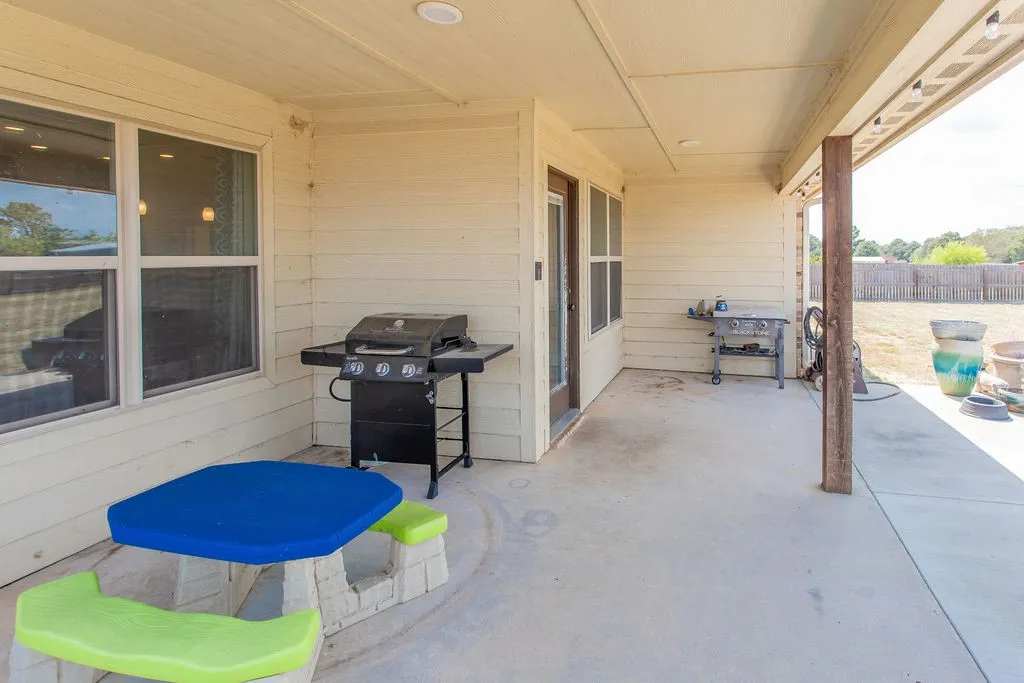 Single Family Residence For Sale in Smith County , 14308 CR 452, Lindale, Texas 75771, 3 Bedroom, 2 Bathroom, 2 Garage spaces, 1,545 Sqft, built in 2018, Price $299,000, mls#21355299, Real Estate Agent in Lindale, Homes For Sale in Smith county, Homes For Sale in Lindale, Realtor in Lindale Texas, Real Estate Brokerage Independent Realty Texas, Luminita Cordes Realtor