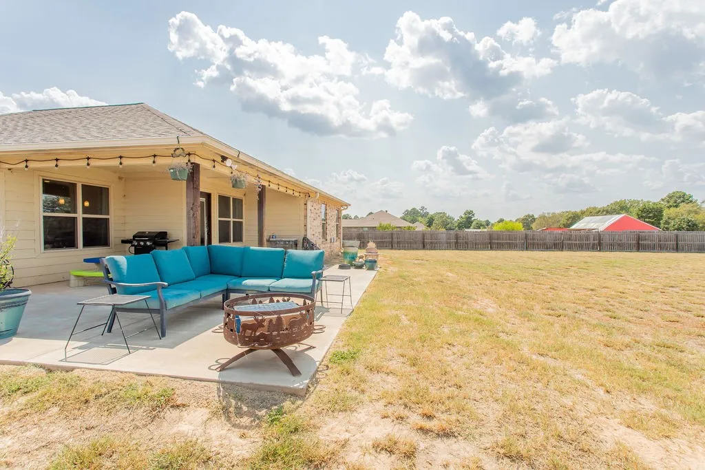 Single Family Residence For Sale in Smith County , 14308 CR 452, Lindale, Texas 75771, 3 Bedroom, 2 Bathroom, 2 Garage spaces, 1,545 Sqft, built in 2018, Price $299,000, mls#21355299, Real Estate Agent in Lindale, Homes For Sale in Smith county, Homes For Sale in Lindale, Realtor in Lindale Texas, Real Estate Brokerage Independent Realty Texas, Luminita Cordes Realtor