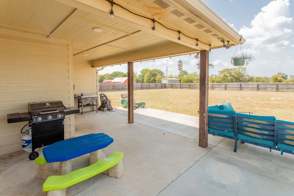 Single Family Residence For Sale in Smith County , 14308 CR 452, Lindale, Texas 75771, 3 Bedroom, 2 Bathroom, 2 Garage spaces, 1,545 Sqft, built in 2018, Price $299,000, mls#21355299, Real Estate Agent in Lindale, Homes For Sale in Smith county, Homes For Sale in Lindale, Realtor in Lindale Texas, Real Estate Brokerage Independent Realty Texas, Luminita Cordes Realtor