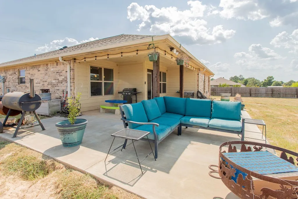 Single Family Residence For Sale in Smith County , 14308 CR 452, Lindale, Texas 75771, 3 Bedroom, 2 Bathroom, 2 Garage spaces, 1,545 Sqft, built in 2018, Price $299,000, mls#21355299, Real Estate Agent in Lindale, Homes For Sale in Smith county, Homes For Sale in Lindale, Realtor in Lindale Texas, Real Estate Brokerage Independent Realty Texas, Luminita Cordes Realtor