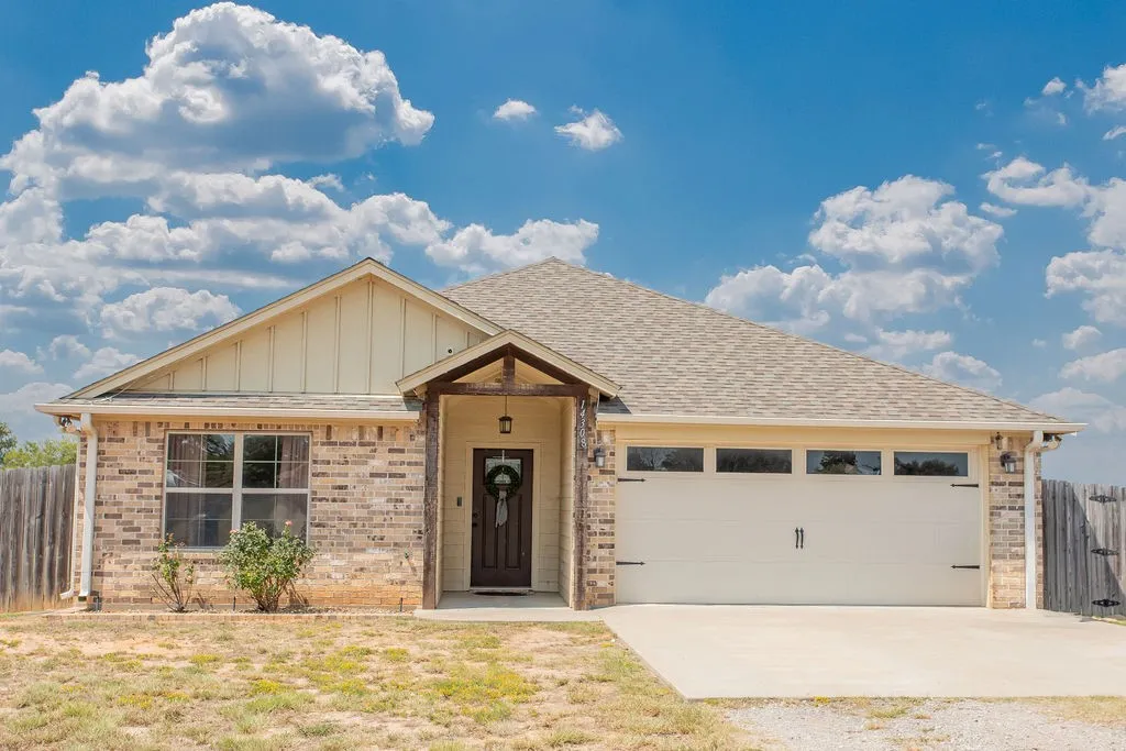 Single Family Residence For Sale in Smith County , 14308 CR 452, Lindale, Texas 75771, 3 Bedroom, 2 Bathroom, 2 Garage spaces, 1,545 Sqft, built in 2018, Price $299,000, mls#21355299, Real Estate Agent in Lindale, Homes For Sale in Smith county, Homes For Sale in Lindale, Realtor in Lindale Texas, Real Estate Brokerage Independent Realty Texas, Luminita Cordes Realtor