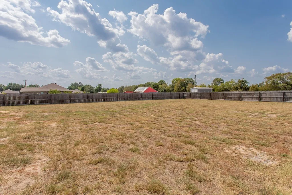 Single Family Residence For Sale in Smith County , 14308 CR 452, Lindale, Texas 75771, 3 Bedroom, 2 Bathroom, 2 Garage spaces, 1,545 Sqft, built in 2018, Price $299,000, mls#21355299, Real Estate Agent in Lindale, Homes For Sale in Smith county, Homes For Sale in Lindale, Realtor in Lindale Texas, Real Estate Brokerage Independent Realty Texas, Luminita Cordes Realtor