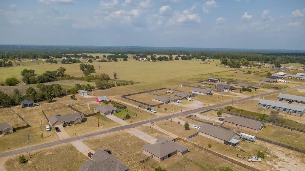 Single Family Residence For Sale in Smith County , 14308 CR 452, Lindale, Texas 75771, 3 Bedroom, 2 Bathroom, 2 Garage spaces, 1,545 Sqft, built in 2018, Price $299,000, mls#21355299, Real Estate Agent in Lindale, Homes For Sale in Smith county, Homes For Sale in Lindale, Realtor in Lindale Texas, Real Estate Brokerage Independent Realty Texas, Luminita Cordes Realtor