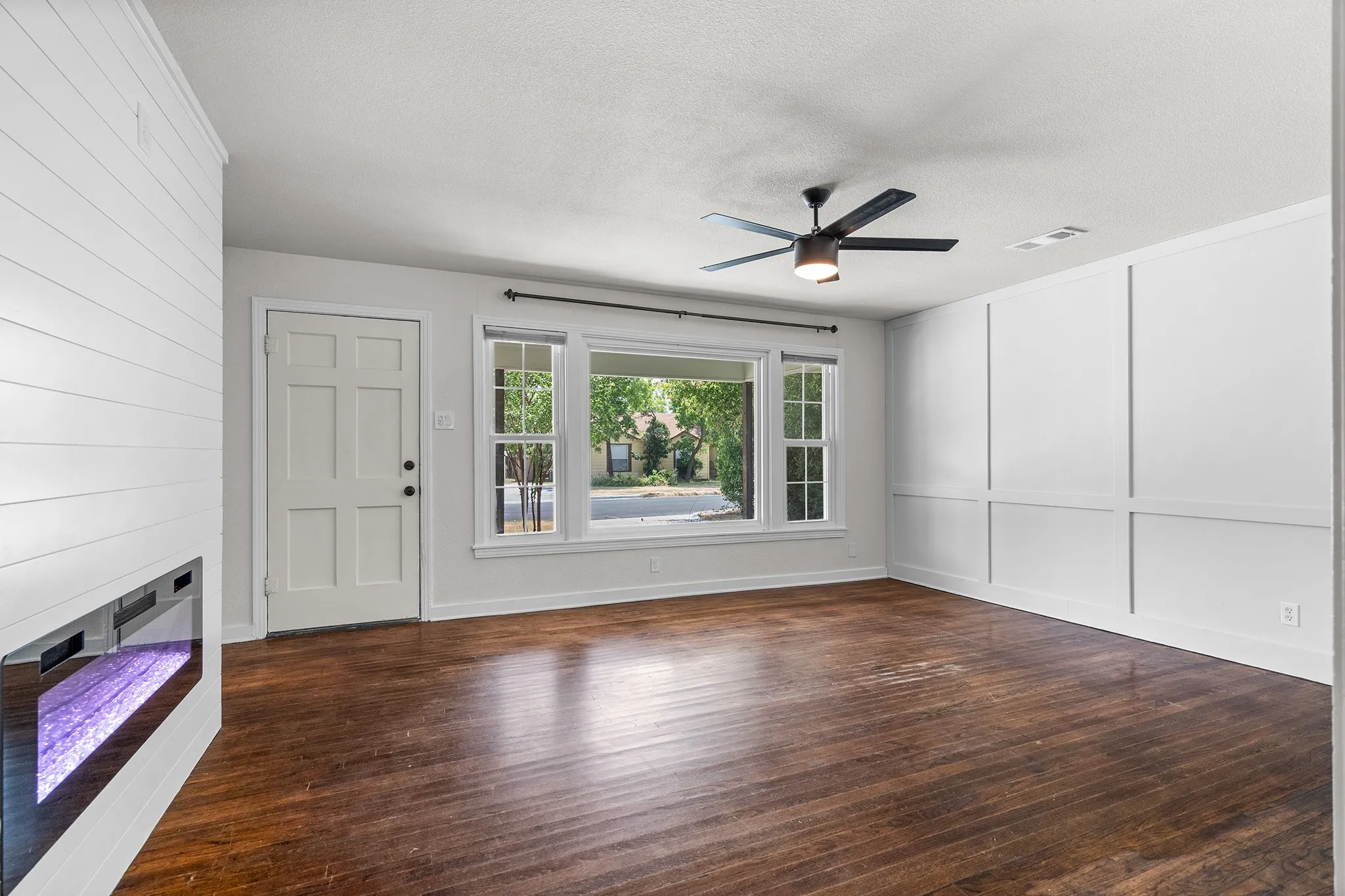 Single Family Residence For Sale in Denton County , 714 Cordell Street, Denton, Texas 76201, 3 Bedroom, 2 Bathroom, Garage spaces, 1,276 Sqft, built in 1949, Price $290,000, mls#21344222, Real Estate Agent in Denton, Homes For Sale in Denton county, Homes For Sale in Denton, Realtor in Denton Texas, Real Estate Brokerage Independent Realty Texas, Luminita Cordes Realtor