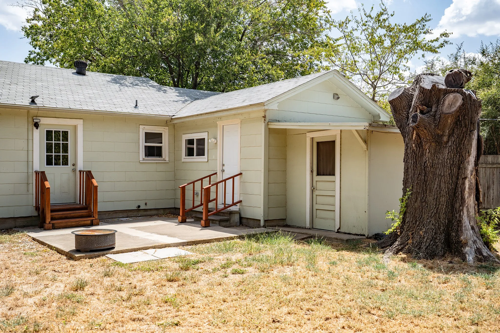 Single Family Residence For Sale in Denton County , 714 Cordell Street, Denton, Texas 76201, 3 Bedroom, 2 Bathroom, Garage spaces, 1,276 Sqft, built in 1949, Price $290,000, mls#21344222, Real Estate Agent in Denton, Homes For Sale in Denton county, Homes For Sale in Denton, Realtor in Denton Texas, Real Estate Brokerage Independent Realty Texas, Luminita Cordes Realtor