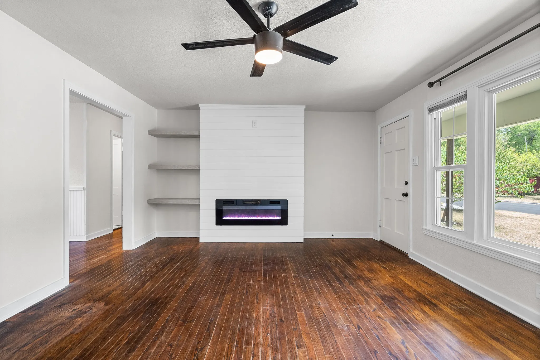 Single Family Residence For Sale in Denton County , 714 Cordell Street, Denton, Texas 76201, 3 Bedroom, 2 Bathroom, Garage spaces, 1,276 Sqft, built in 1949, Price $290,000, mls#21344222, Real Estate Agent in Denton, Homes For Sale in Denton county, Homes For Sale in Denton, Realtor in Denton Texas, Real Estate Brokerage Independent Realty Texas, Luminita Cordes Realtor