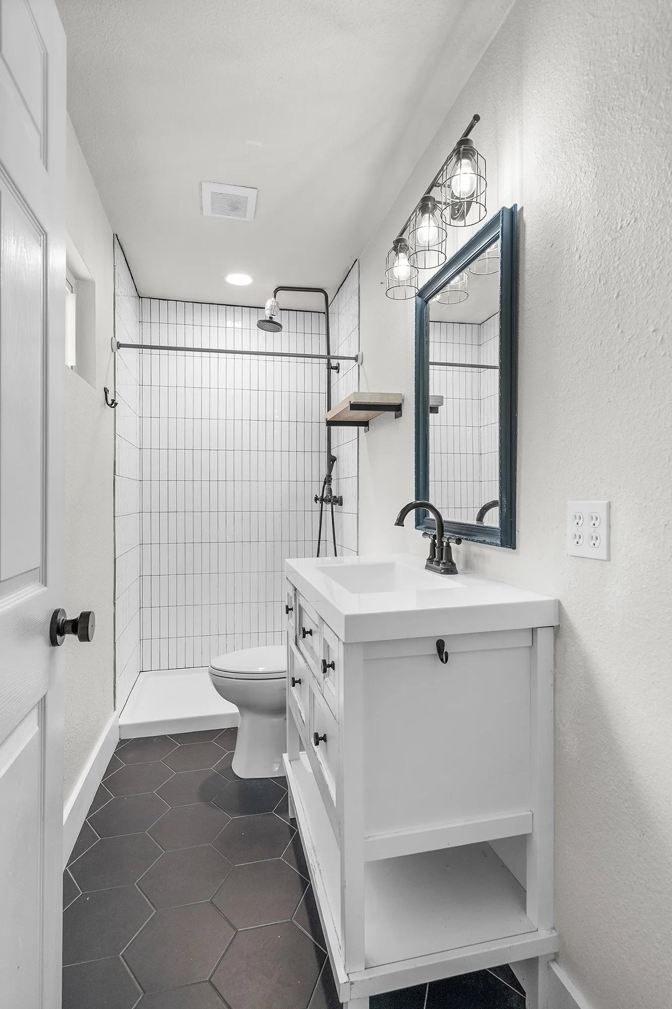 Single Family Residence For Sale in Denton County , 714 Cordell Street, Denton, Texas 76201, 3 Bedroom, 2 Bathroom, Garage spaces, 1,276 Sqft, built in 1949, Price $290,000, mls#21344222, Real Estate Agent in Denton, Homes For Sale in Denton county, Homes For Sale in Denton, Realtor in Denton Texas, Real Estate Brokerage Independent Realty Texas, Luminita Cordes Realtor