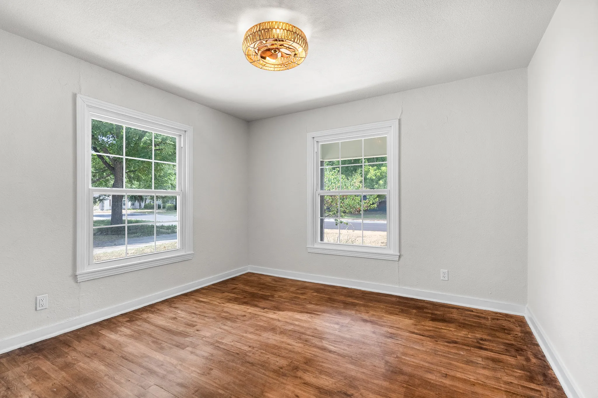Single Family Residence For Sale in Denton County , 714 Cordell Street, Denton, Texas 76201, 3 Bedroom, 2 Bathroom, Garage spaces, 1,276 Sqft, built in 1949, Price $290,000, mls#21344222, Real Estate Agent in Denton, Homes For Sale in Denton county, Homes For Sale in Denton, Realtor in Denton Texas, Real Estate Brokerage Independent Realty Texas, Luminita Cordes Realtor