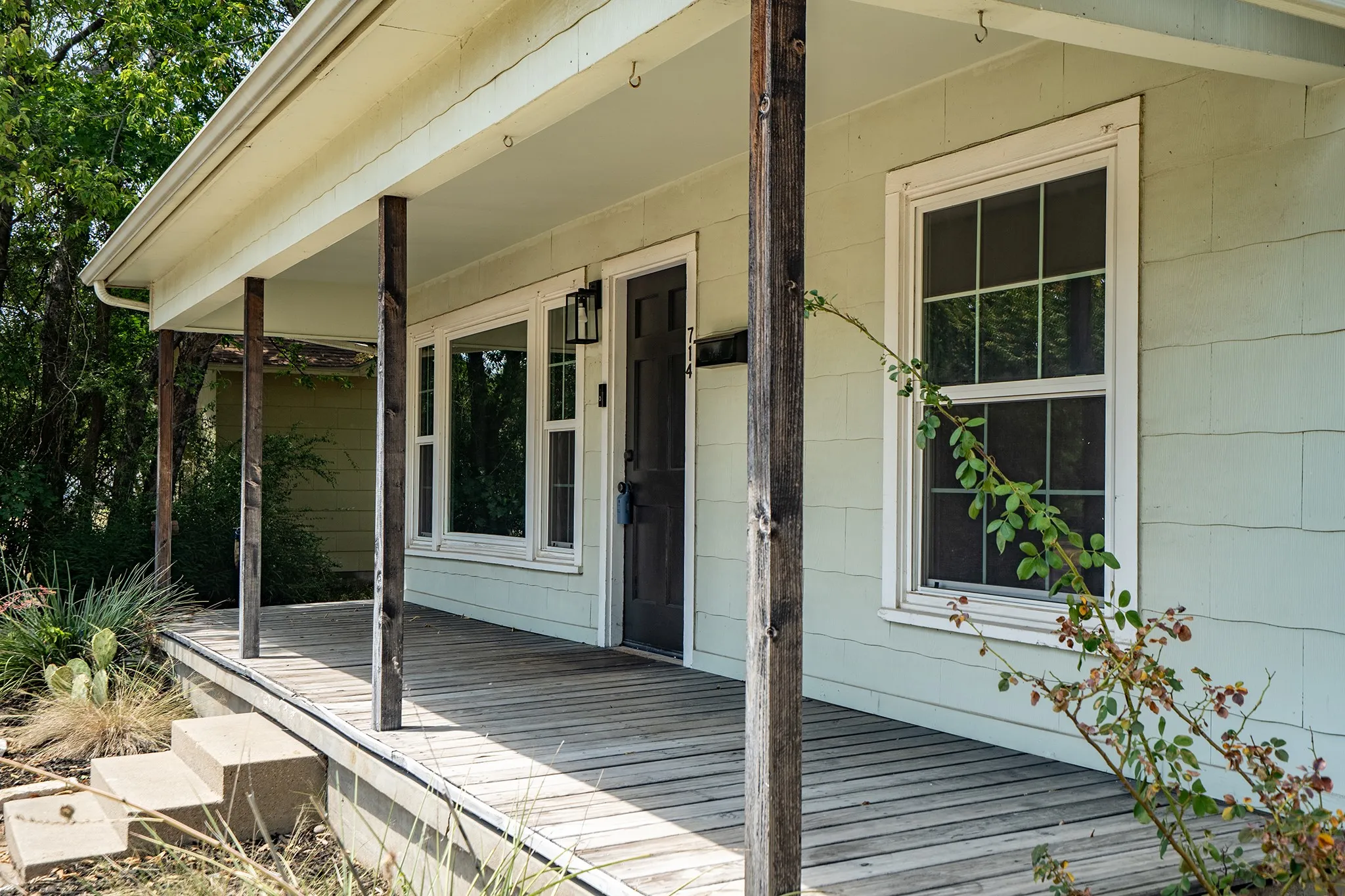 Single Family Residence For Sale in Denton County , 714 Cordell Street, Denton, Texas 76201, 3 Bedroom, 2 Bathroom, Garage spaces, 1,276 Sqft, built in 1949, Price $290,000, mls#21344222, Real Estate Agent in Denton, Homes For Sale in Denton county, Homes For Sale in Denton, Realtor in Denton Texas, Real Estate Brokerage Independent Realty Texas, Luminita Cordes Realtor
