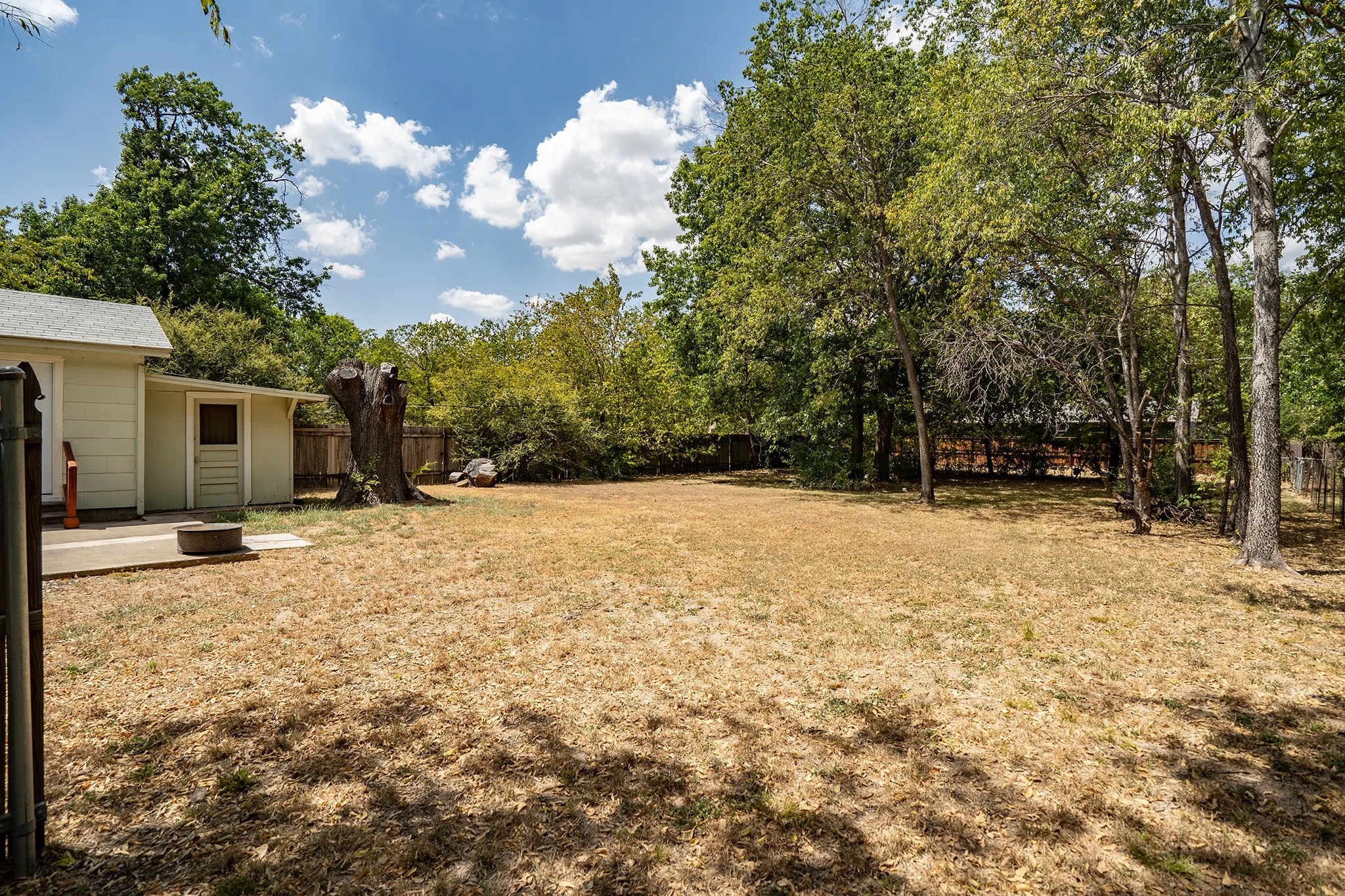 Single Family Residence For Sale in Denton County , 714 Cordell Street, Denton, Texas 76201, 3 Bedroom, 2 Bathroom, Garage spaces, 1,276 Sqft, built in 1949, Price $290,000, mls#21344222, Real Estate Agent in Denton, Homes For Sale in Denton county, Homes For Sale in Denton, Realtor in Denton Texas, Real Estate Brokerage Independent Realty Texas, Luminita Cordes Realtor