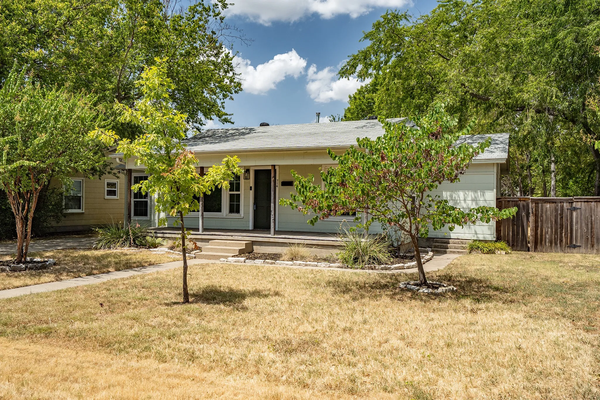 Single Family Residence For Sale in Denton County , 714 Cordell Street, Denton, Texas 76201, 3 Bedroom, 2 Bathroom, Garage spaces, 1,276 Sqft, built in 1949, Price $290,000, mls#21344222, Real Estate Agent in Denton, Homes For Sale in Denton county, Homes For Sale in Denton, Realtor in Denton Texas, Real Estate Brokerage Independent Realty Texas, Luminita Cordes Realtor