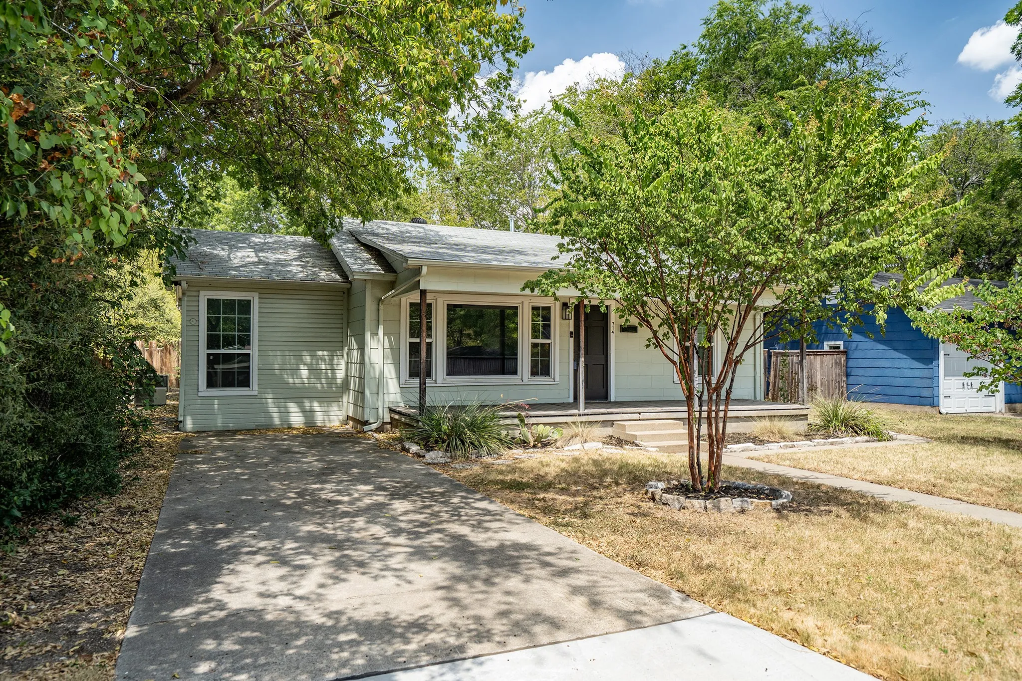 Single Family Residence For Sale in Denton County , 714 Cordell Street, Denton, Texas 76201, 3 Bedroom, 2 Bathroom, Garage spaces, 1,276 Sqft, built in 1949, Price $290,000, mls#21344222, Real Estate Agent in Denton, Homes For Sale in Denton county, Homes For Sale in Denton, Realtor in Denton Texas, Real Estate Brokerage Independent Realty Texas, Luminita Cordes Realtor