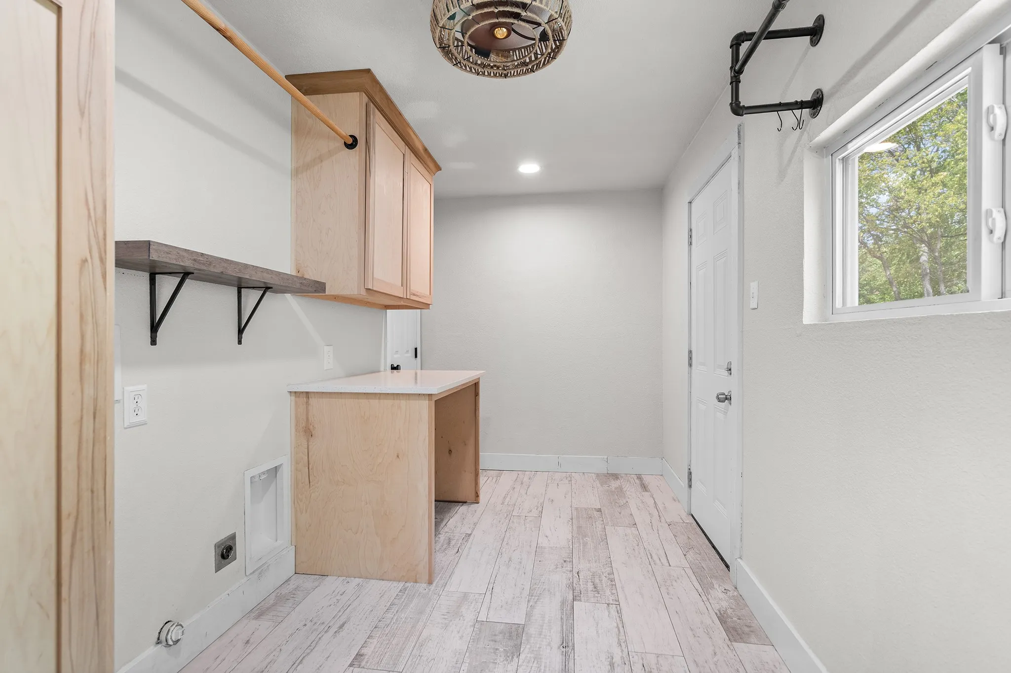 Single Family Residence For Sale in Denton County , 714 Cordell Street, Denton, Texas 76201, 3 Bedroom, 2 Bathroom, Garage spaces, 1,276 Sqft, built in 1949, Price $290,000, mls#21344222, Real Estate Agent in Denton, Homes For Sale in Denton county, Homes For Sale in Denton, Realtor in Denton Texas, Real Estate Brokerage Independent Realty Texas, Luminita Cordes Realtor