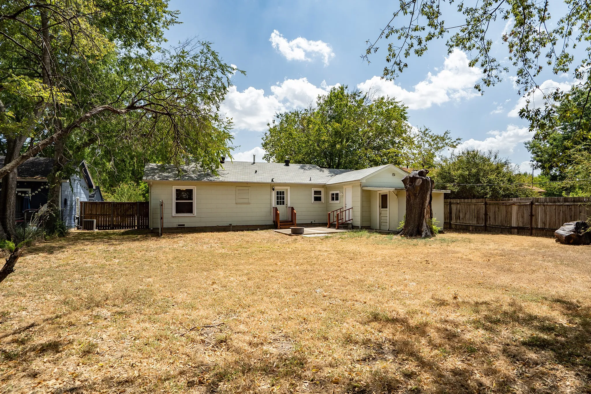 Single Family Residence For Sale in Denton County , 714 Cordell Street, Denton, Texas 76201, 3 Bedroom, 2 Bathroom, Garage spaces, 1,276 Sqft, built in 1949, Price $290,000, mls#21344222, Real Estate Agent in Denton, Homes For Sale in Denton county, Homes For Sale in Denton, Realtor in Denton Texas, Real Estate Brokerage Independent Realty Texas, Luminita Cordes Realtor