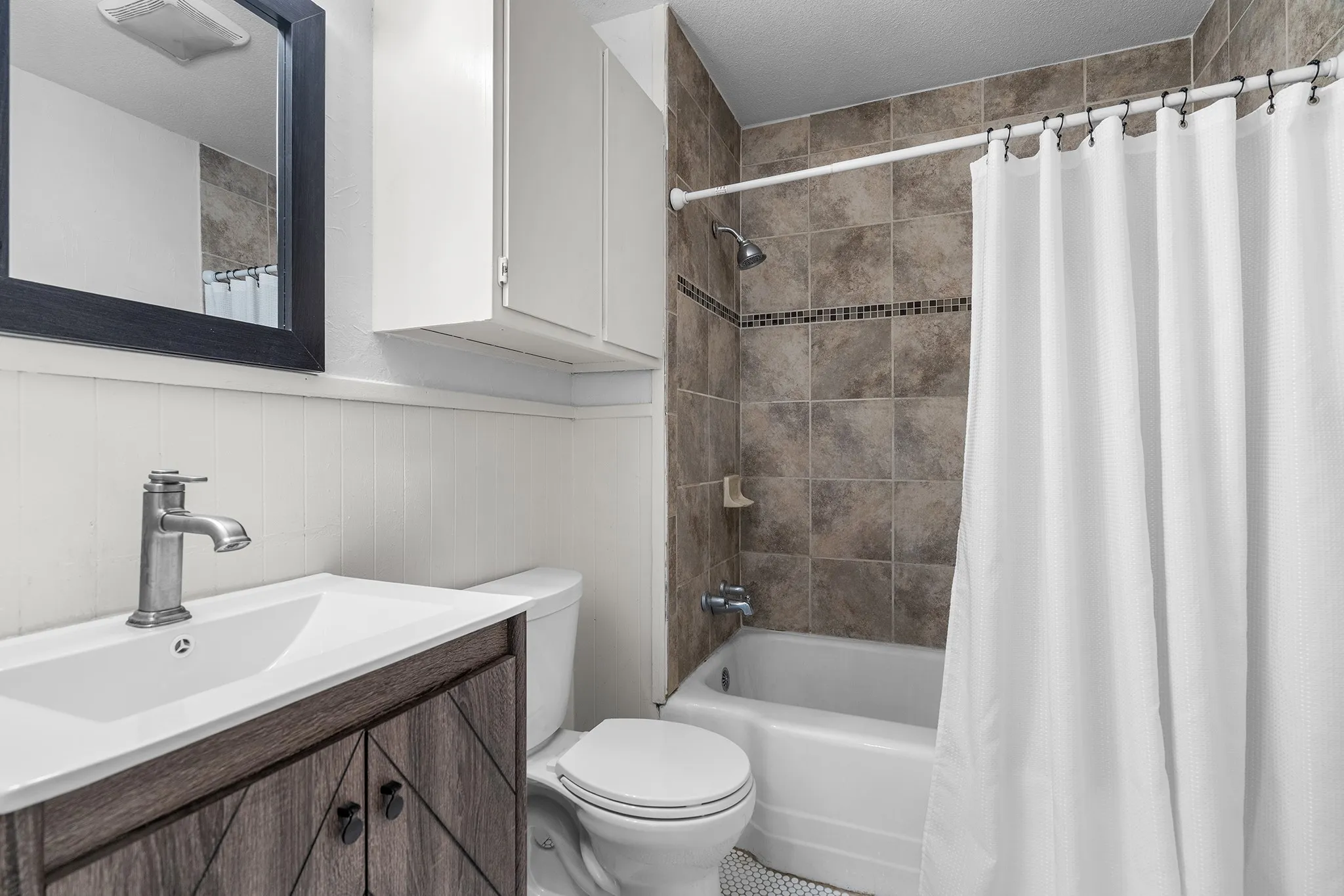 Single Family Residence For Sale in Denton County , 714 Cordell Street, Denton, Texas 76201, 3 Bedroom, 2 Bathroom, Garage spaces, 1,276 Sqft, built in 1949, Price $290,000, mls#21344222, Real Estate Agent in Denton, Homes For Sale in Denton county, Homes For Sale in Denton, Realtor in Denton Texas, Real Estate Brokerage Independent Realty Texas, Luminita Cordes Realtor