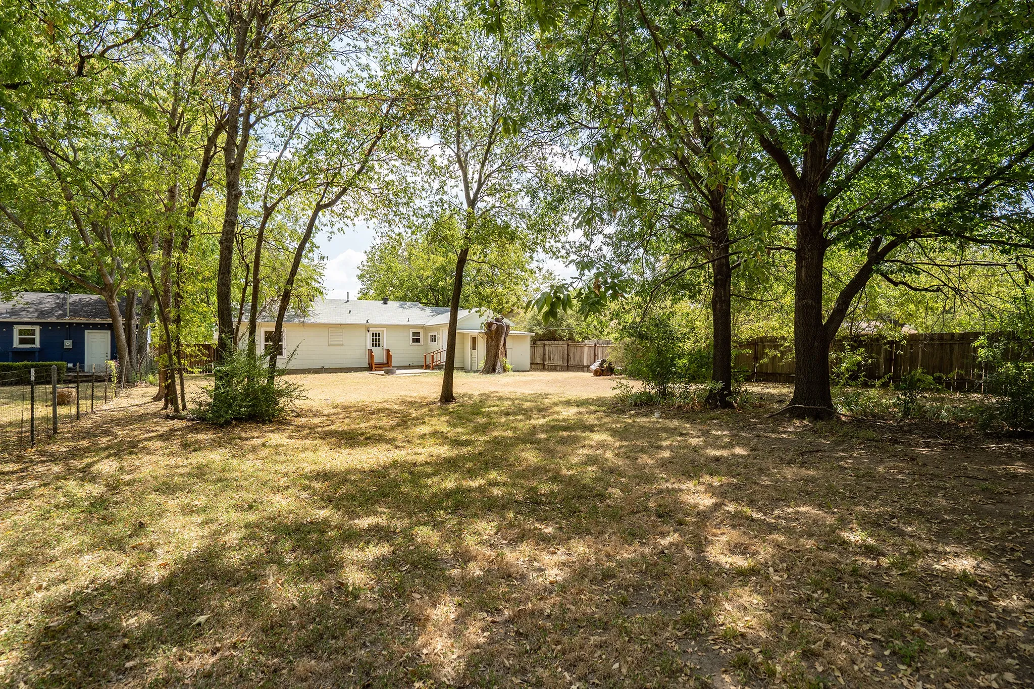 Single Family Residence For Sale in Denton County , 714 Cordell Street, Denton, Texas 76201, 3 Bedroom, 2 Bathroom, Garage spaces, 1,276 Sqft, built in 1949, Price $290,000, mls#21344222, Real Estate Agent in Denton, Homes For Sale in Denton county, Homes For Sale in Denton, Realtor in Denton Texas, Real Estate Brokerage Independent Realty Texas, Luminita Cordes Realtor