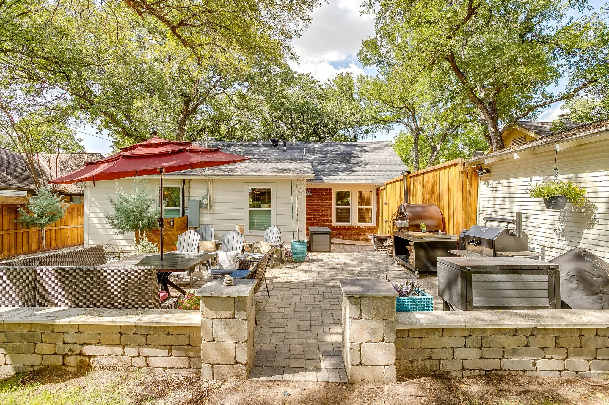 Single Family Residence For Sale in Tarrant County , 2310 Primrose Avenue, Fort Worth, Texas 76111, 3 Bedroom, 2 Bathroom, 2 Garage spaces, 1,428 Sqft, built in 1930, mls#21354726, Real Estate Agent in Fort Worth, Homes For Sale in Tarrant county, Homes For Sale in Fort Worth, Realtor in Fort Worth Texas, Real Estate Brokerage Independent Realty Texas, Luminita Cordes Realtor