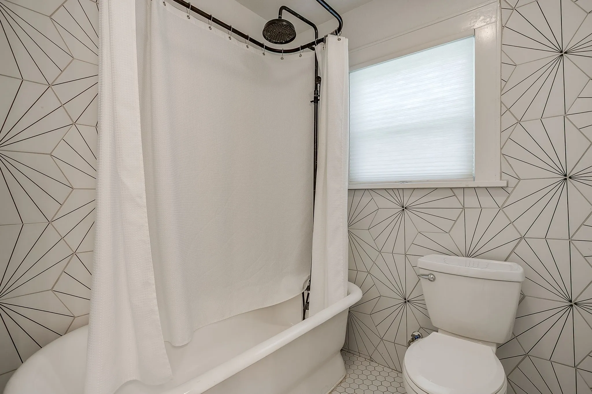 Single Family Residence For Sale in Tarrant County , 2310 Primrose Avenue, Fort Worth, Texas 76111, 3 Bedroom, 2 Bathroom, 2 Garage spaces, 1,428 Sqft, built in 1930, mls#21354726, Real Estate Agent in Fort Worth, Homes For Sale in Tarrant county, Homes For Sale in Fort Worth, Realtor in Fort Worth Texas, Real Estate Brokerage Independent Realty Texas, Luminita Cordes Realtor