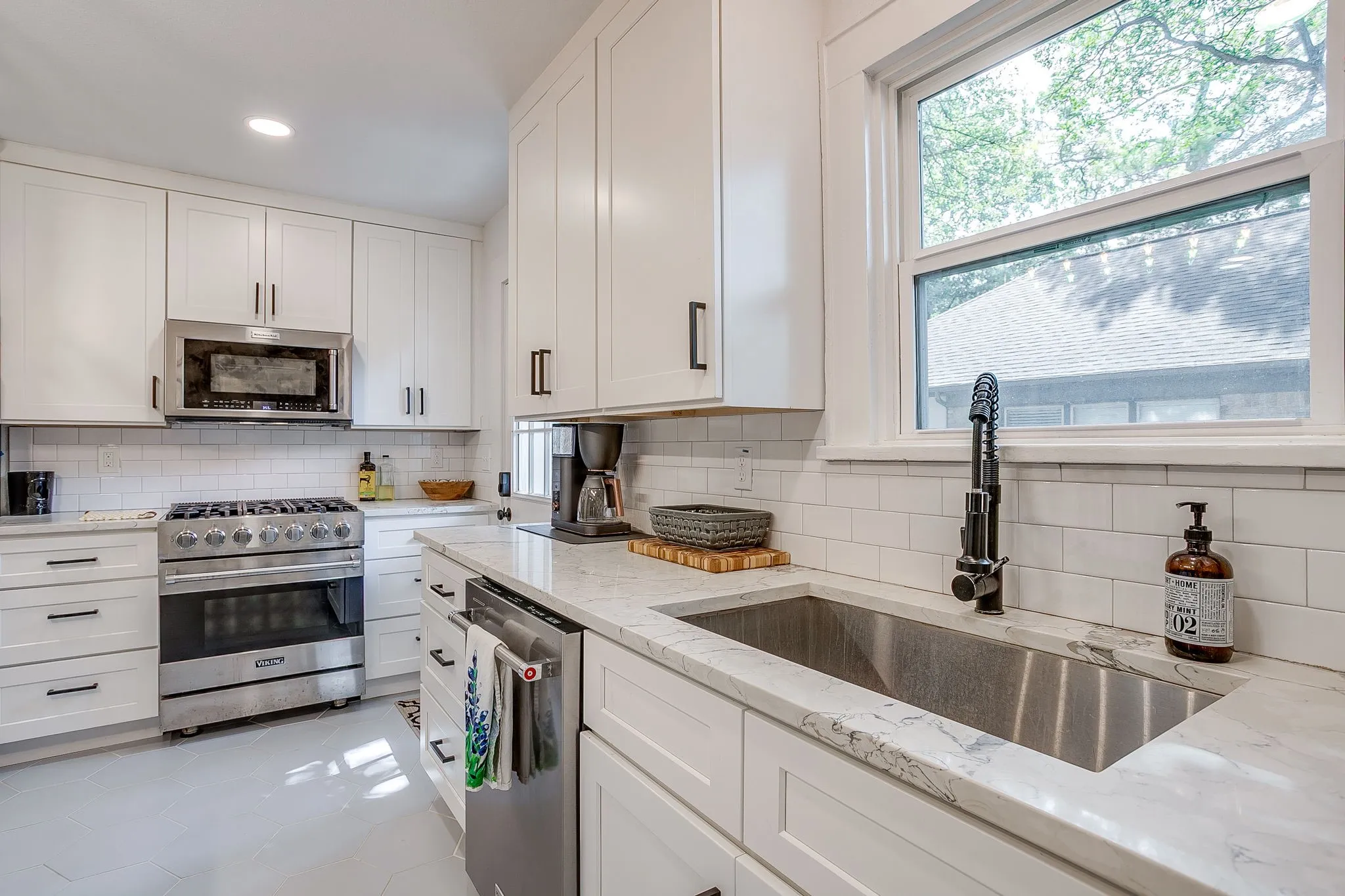 Single Family Residence For Sale in Tarrant County , 2310 Primrose Avenue, Fort Worth, Texas 76111, 3 Bedroom, 2 Bathroom, 2 Garage spaces, 1,428 Sqft, built in 1930, mls#21354726, Real Estate Agent in Fort Worth, Homes For Sale in Tarrant county, Homes For Sale in Fort Worth, Realtor in Fort Worth Texas, Real Estate Brokerage Independent Realty Texas, Luminita Cordes Realtor