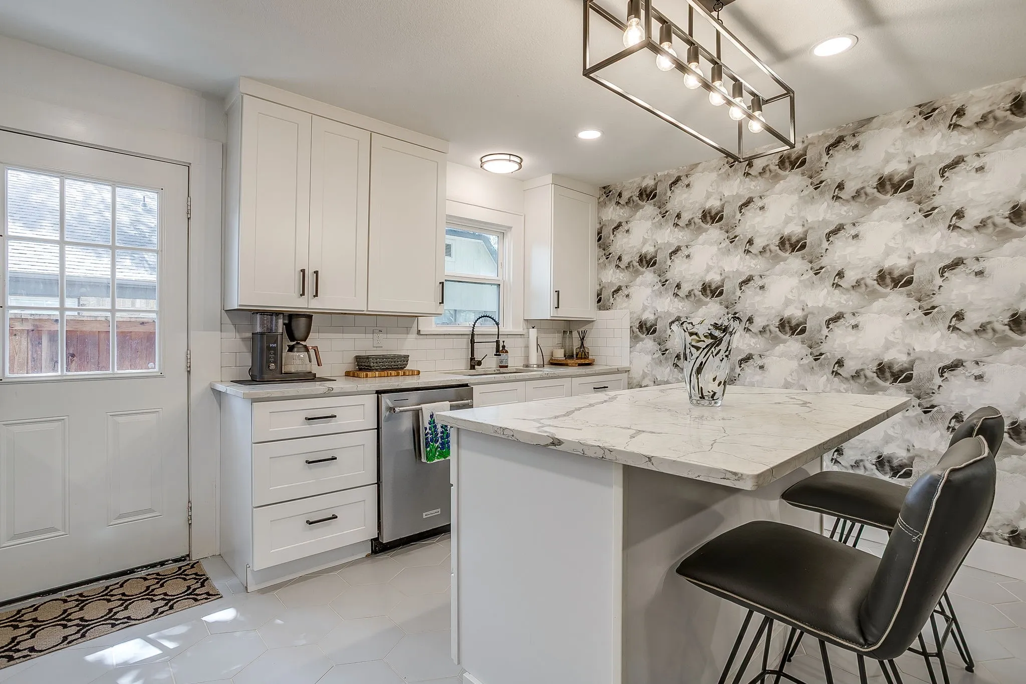 Single Family Residence For Sale in Tarrant County , 2310 Primrose Avenue, Fort Worth, Texas 76111, 3 Bedroom, 2 Bathroom, 2 Garage spaces, 1,428 Sqft, built in 1930, mls#21354726, Real Estate Agent in Fort Worth, Homes For Sale in Tarrant county, Homes For Sale in Fort Worth, Realtor in Fort Worth Texas, Real Estate Brokerage Independent Realty Texas, Luminita Cordes Realtor