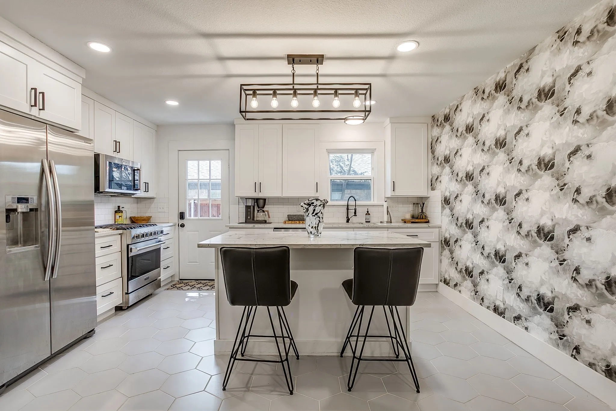 Single Family Residence For Sale in Tarrant County , 2310 Primrose Avenue, Fort Worth, Texas 76111, 3 Bedroom, 2 Bathroom, 2 Garage spaces, 1,428 Sqft, built in 1930, mls#21354726, Real Estate Agent in Fort Worth, Homes For Sale in Tarrant county, Homes For Sale in Fort Worth, Realtor in Fort Worth Texas, Real Estate Brokerage Independent Realty Texas, Luminita Cordes Realtor