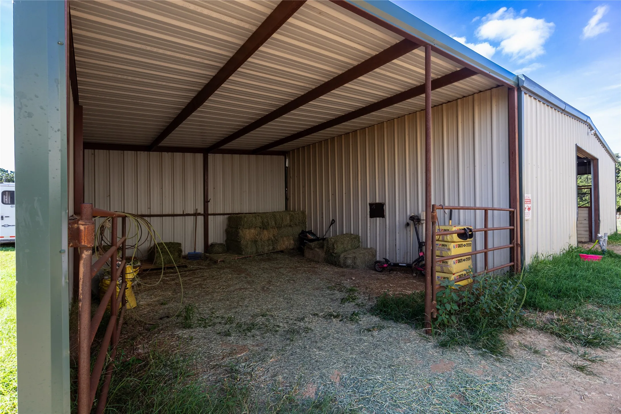 Farm For Sale in Erath County , 6670 Fm 2303, Stephenville, Texas 76401, 1 Bedroom, 1 Bathroom, Garage spaces, 700 Sqft, built in 2010, mls#21355318, Real Estate Agent in Stephenville, Homes For Sale in Erath county, Homes For Sale in Stephenville, Realtor in Stephenville Texas, Real Estate Brokerage Independent Realty Texas, Luminita Cordes Realtor