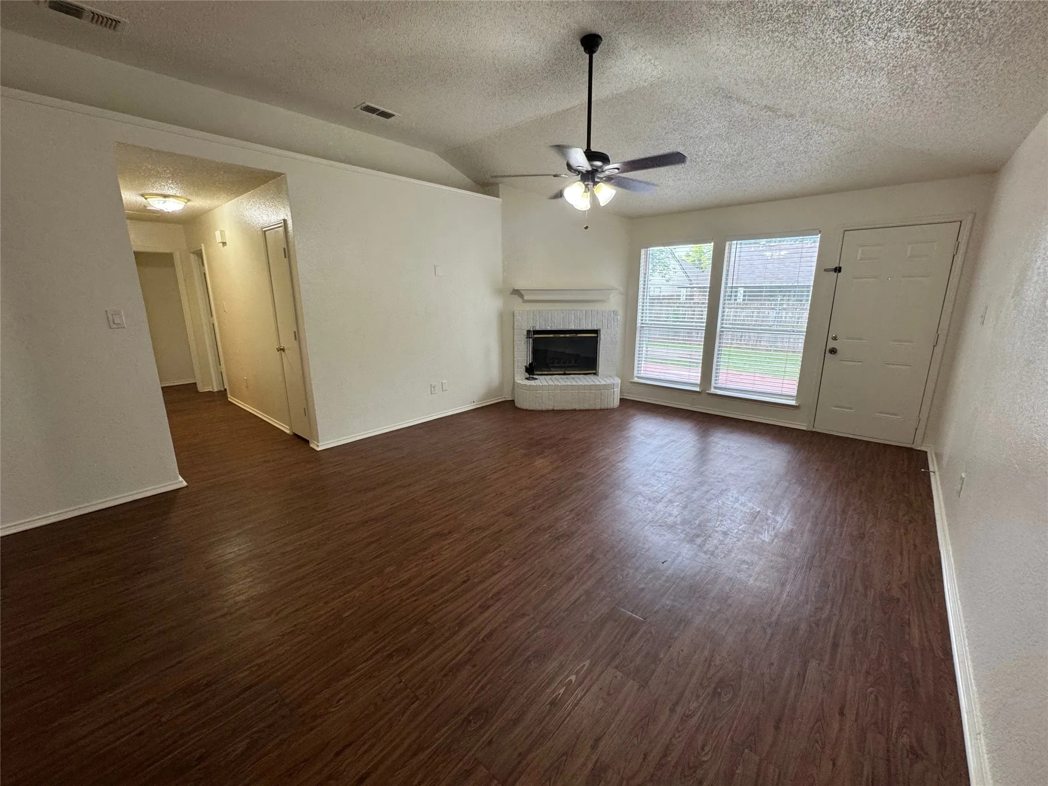 Single Family Residence For Rent in Tarrant County , 4024 Periwinkle Drive, Fort Worth, Texas 76137, 3 Bedroom, 2 Bathroom, 2 Garage spaces, 1,752 Sqft, built in 1992, mls#21355326, Real Estate Agent in Fort Worth, Homes For Rent in Tarrant county, Homes For Rent in Fort Worth, Realtor in Fort Worth Texas, Real Estate Brokerage Independent Realty Texas, Luminita Cordes Realtor