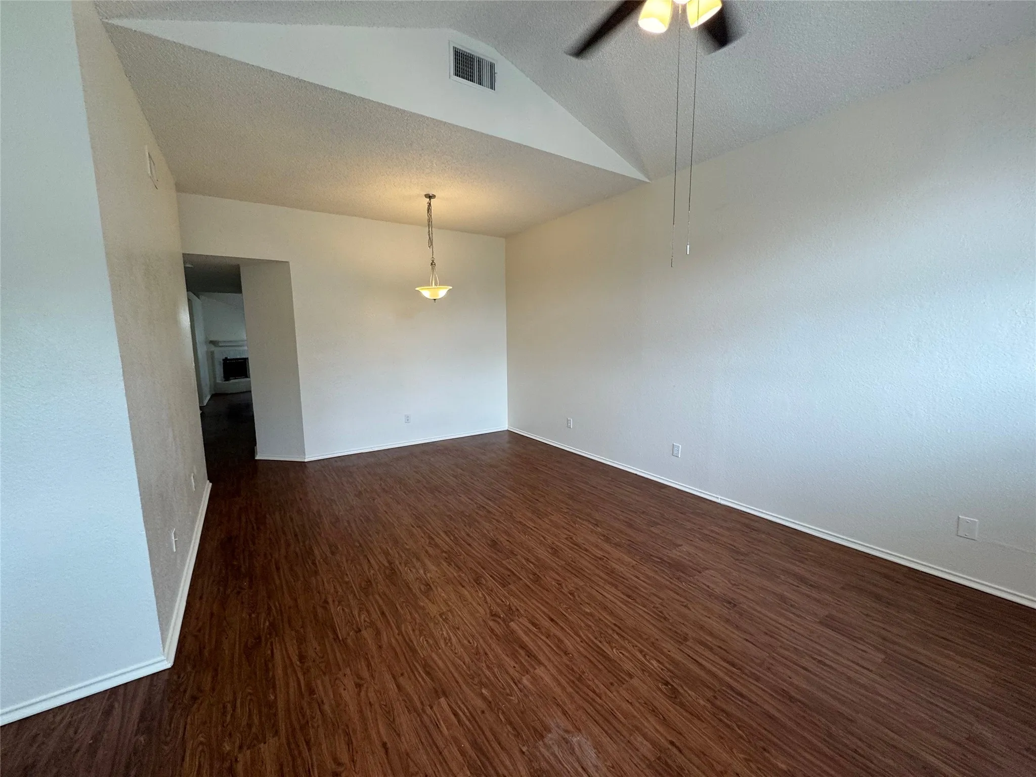 Single Family Residence For Rent in Tarrant County , 4024 Periwinkle Drive, Fort Worth, Texas 76137, 3 Bedroom, 2 Bathroom, 2 Garage spaces, 1,752 Sqft, built in 1992, mls#21355326, Real Estate Agent in Fort Worth, Homes For Rent in Tarrant county, Homes For Rent in Fort Worth, Realtor in Fort Worth Texas, Real Estate Brokerage Independent Realty Texas, Luminita Cordes Realtor