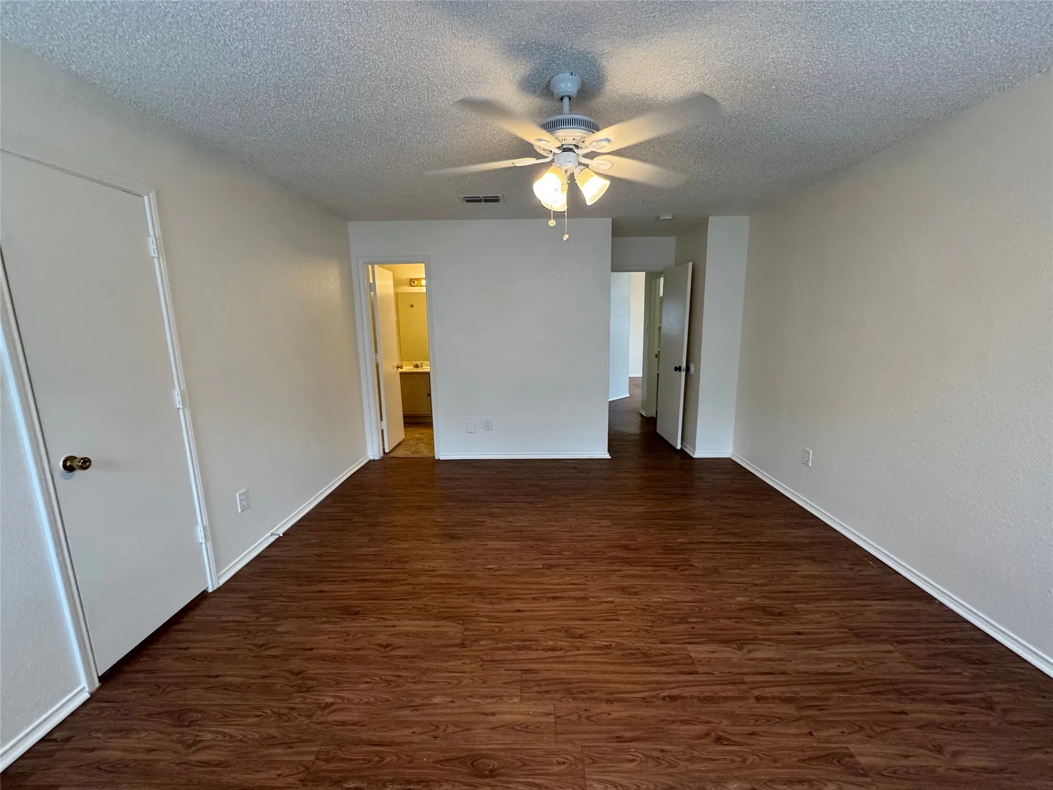 Single Family Residence For Rent in Tarrant County , 4024 Periwinkle Drive, Fort Worth, Texas 76137, 3 Bedroom, 2 Bathroom, 2 Garage spaces, 1,752 Sqft, built in 1992, mls#21355326, Real Estate Agent in Fort Worth, Homes For Rent in Tarrant county, Homes For Rent in Fort Worth, Realtor in Fort Worth Texas, Real Estate Brokerage Independent Realty Texas, Luminita Cordes Realtor